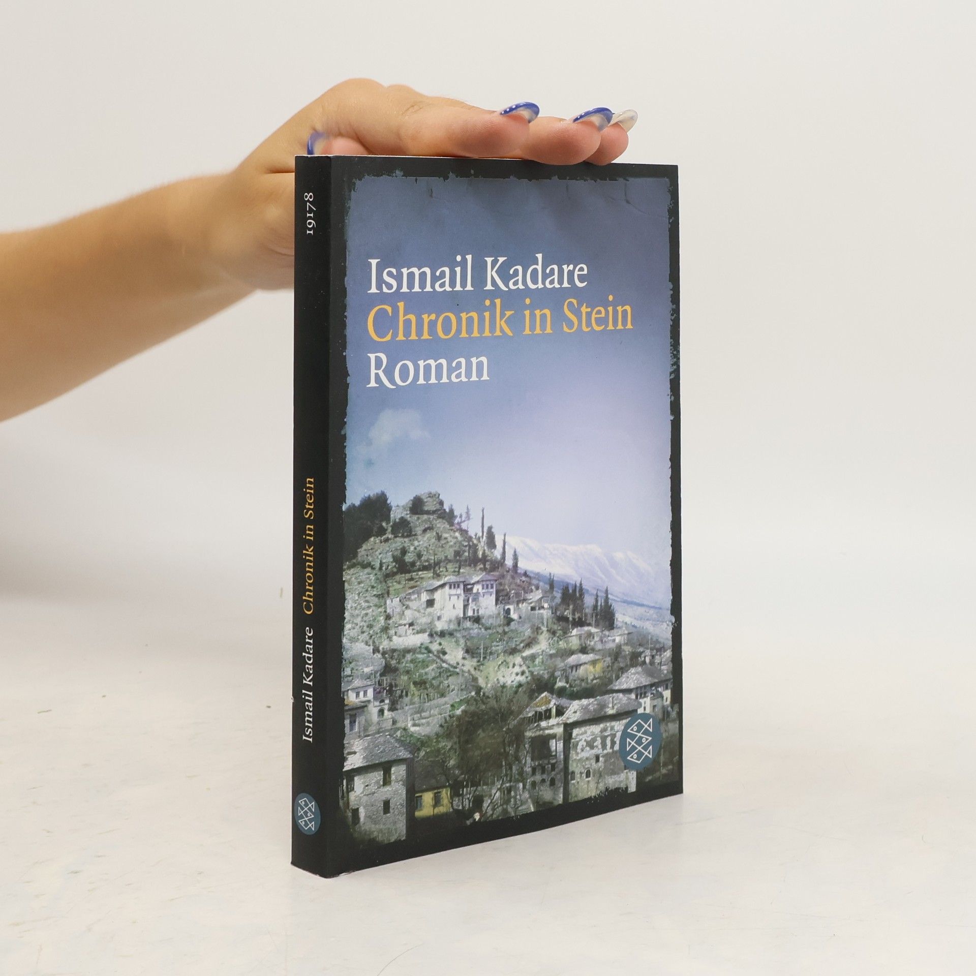 Ismail Kadare Chronik in Stein