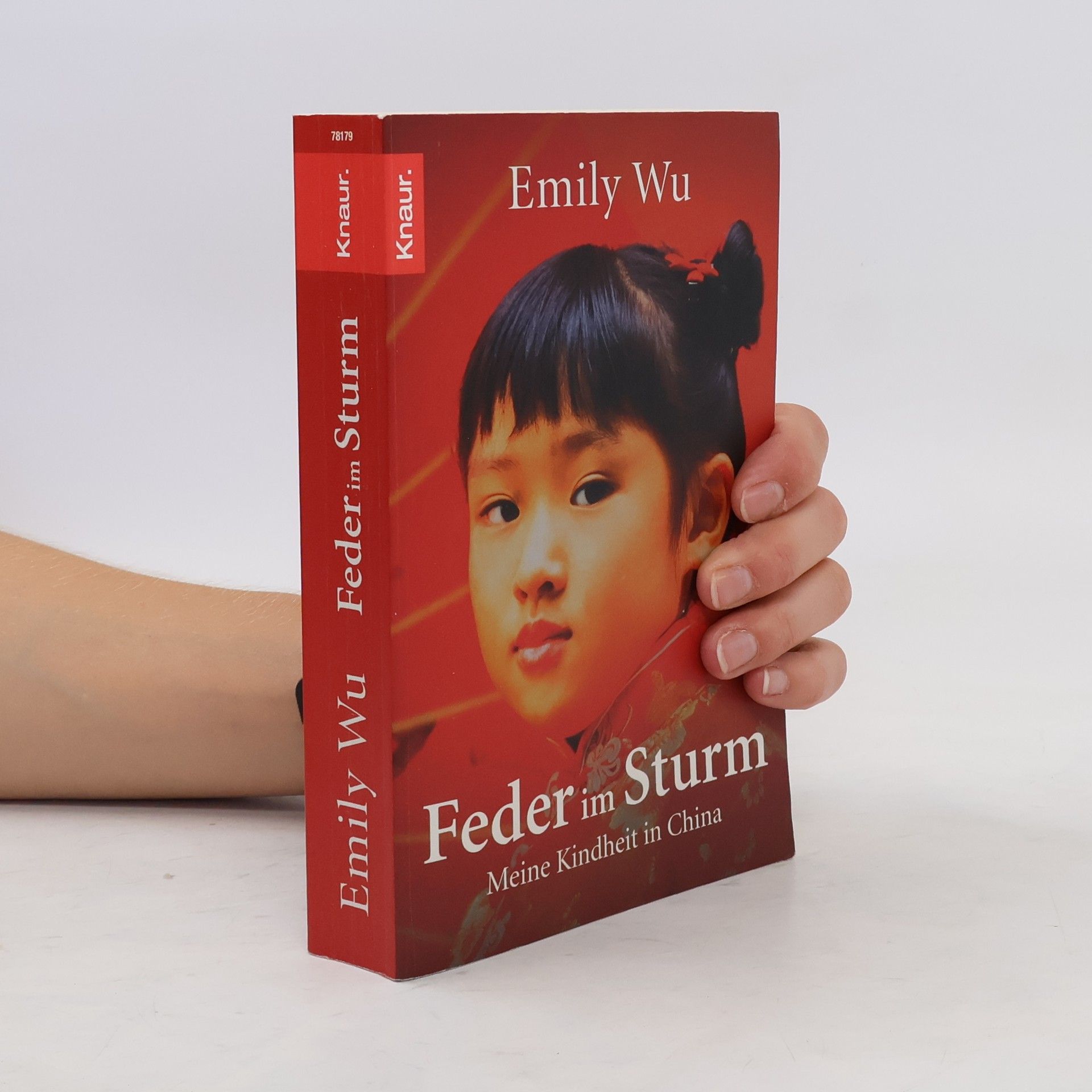 Emily Wu Feder im Sturm