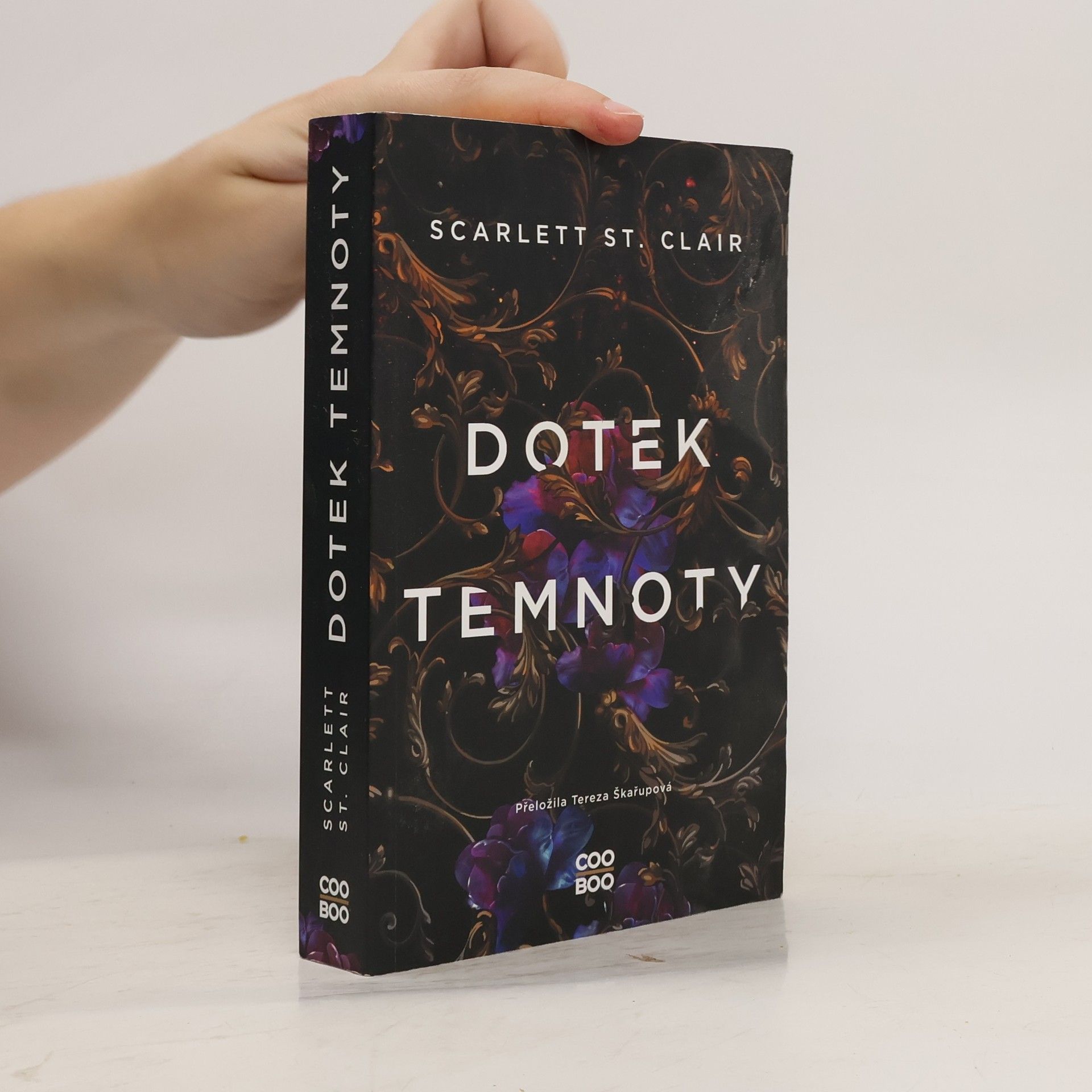 Scarlett St. Clair Dotek temnoty