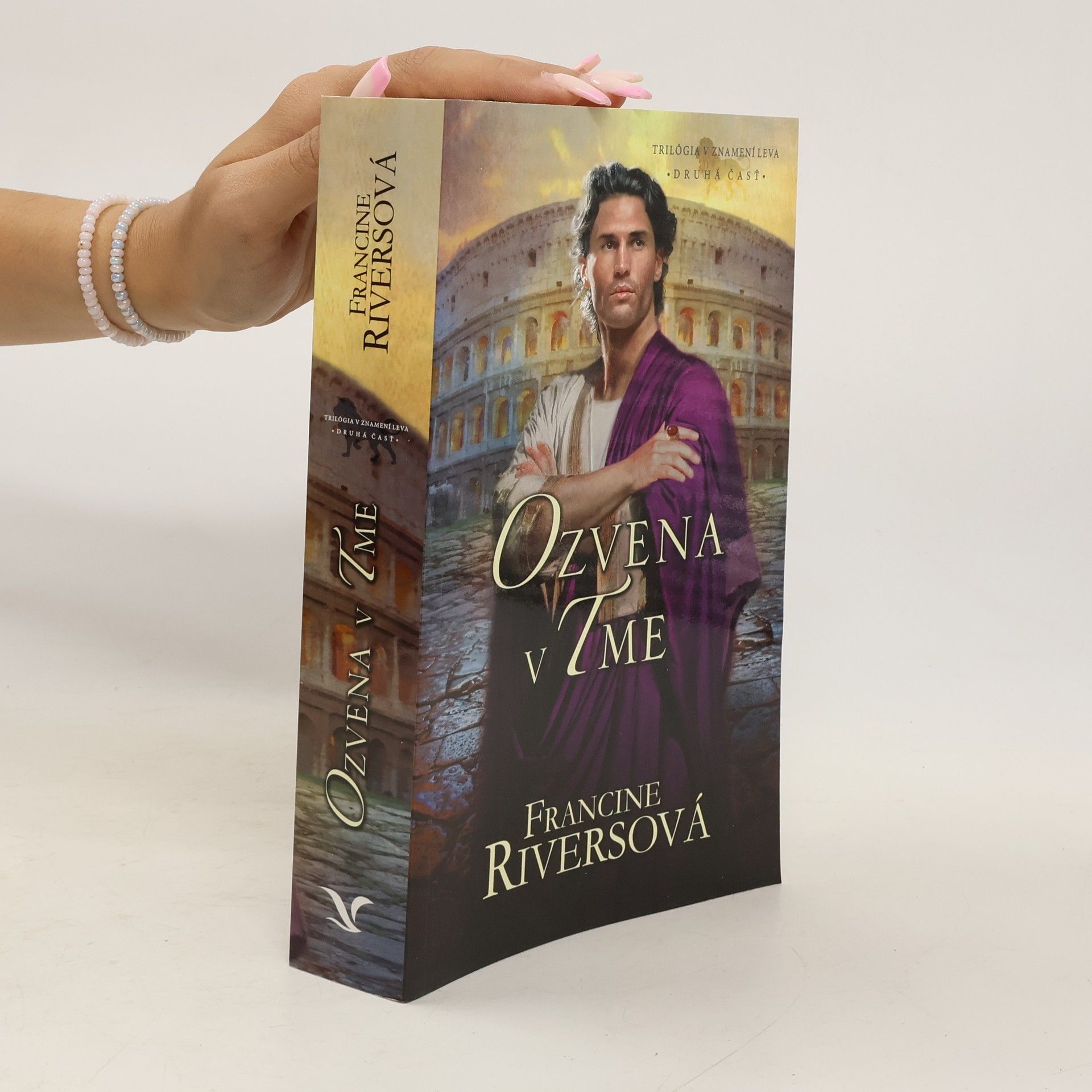 Francine Rivers Ozvena v Tme