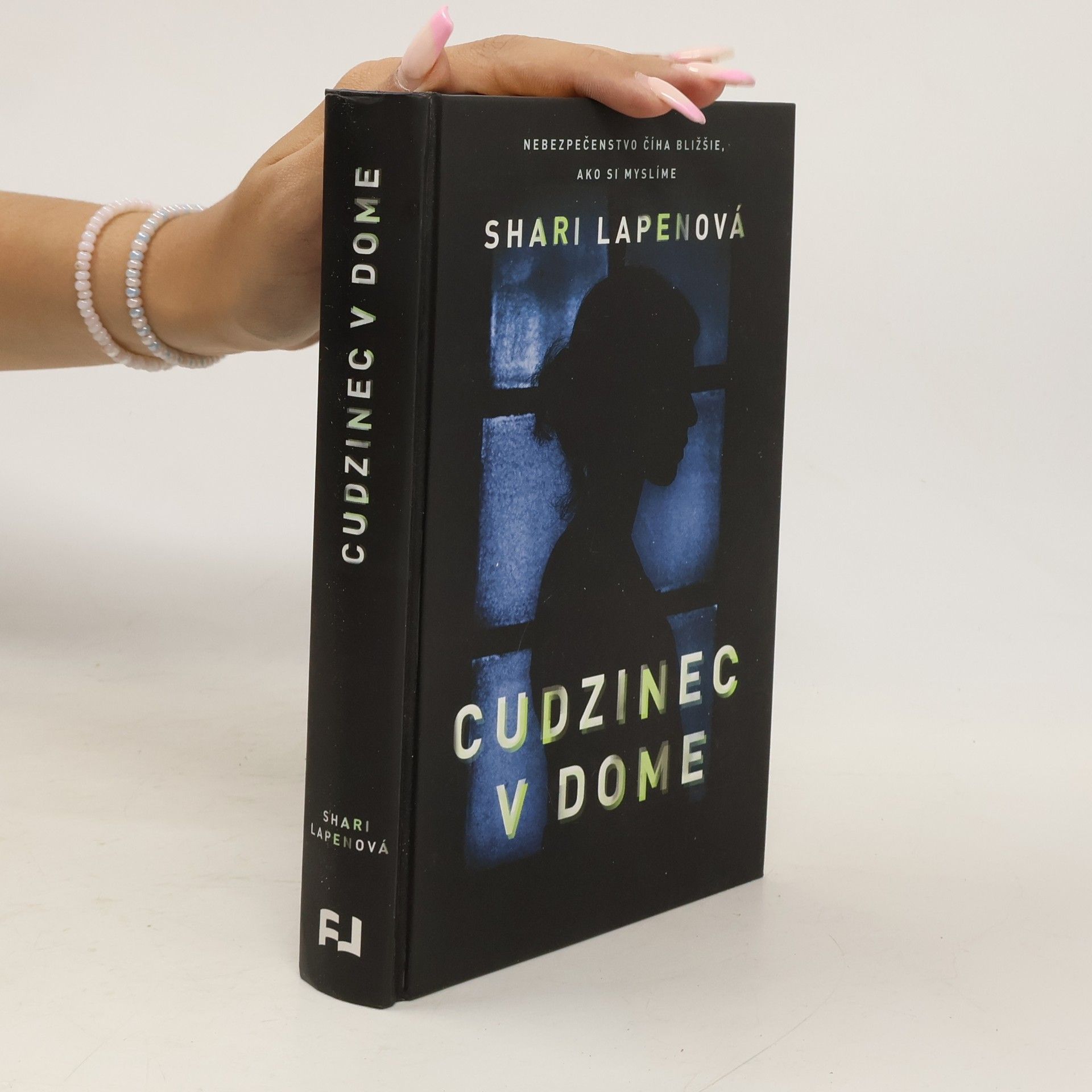 Shari Lapenová Cudzinec v dome