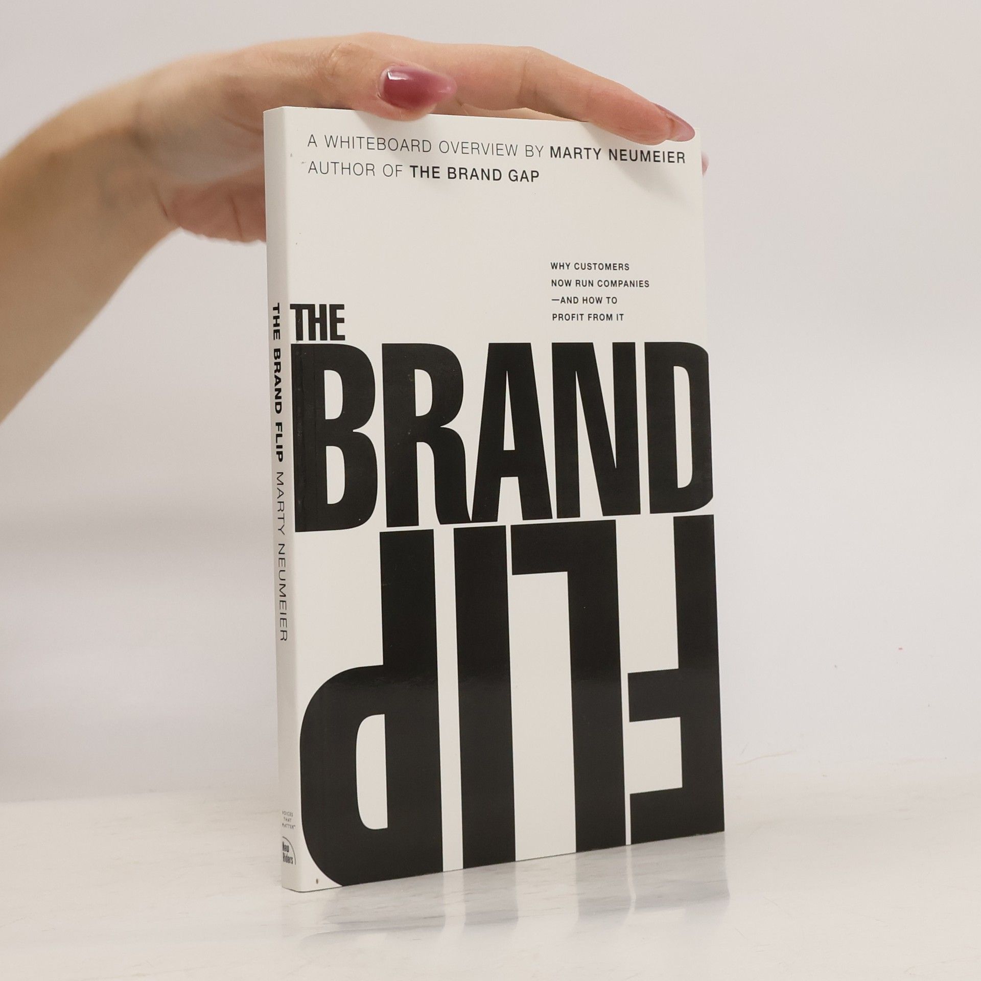 Marty Neumeier The brand flip : Why customers now run companies and how to profit from it