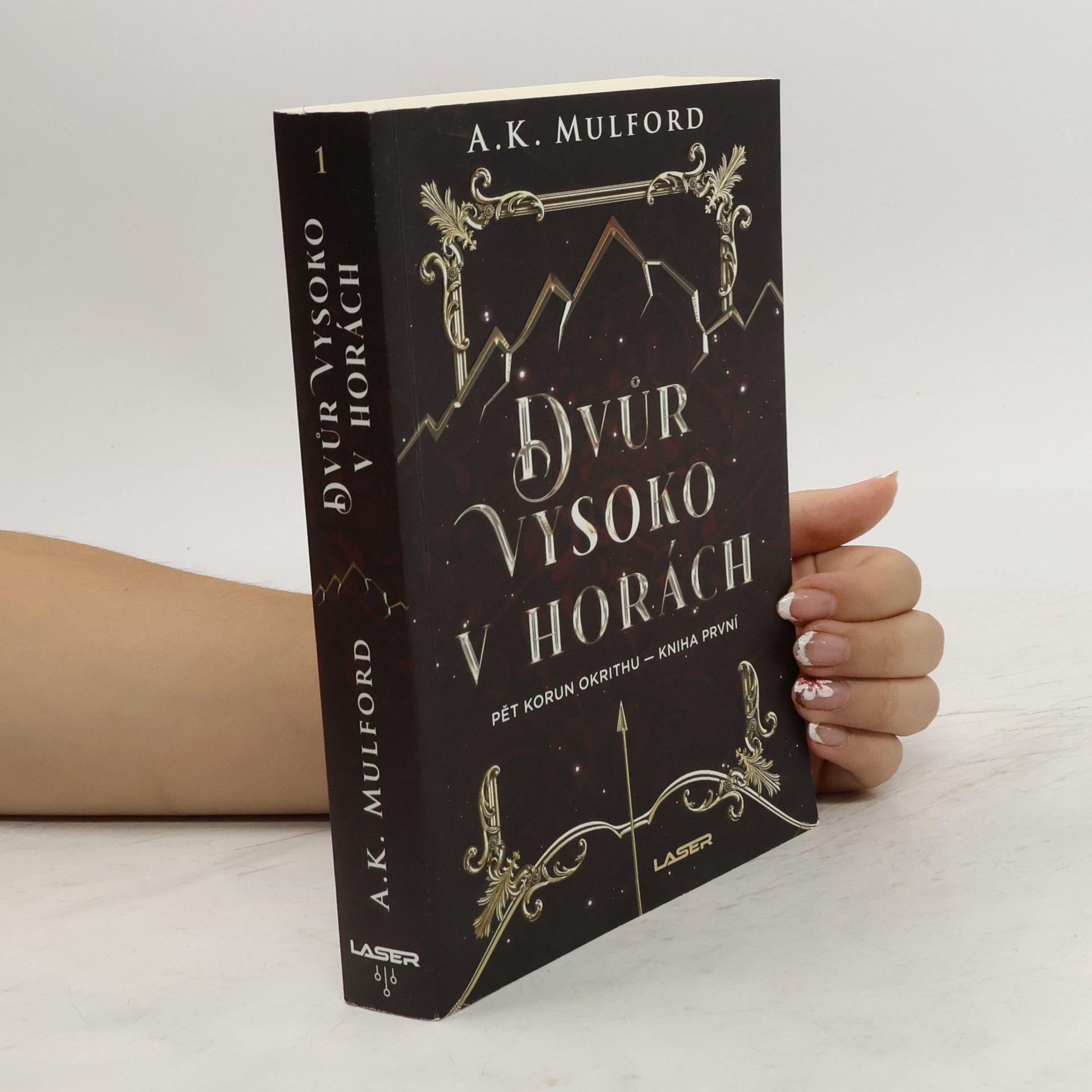 Dvůr vysoko v horách