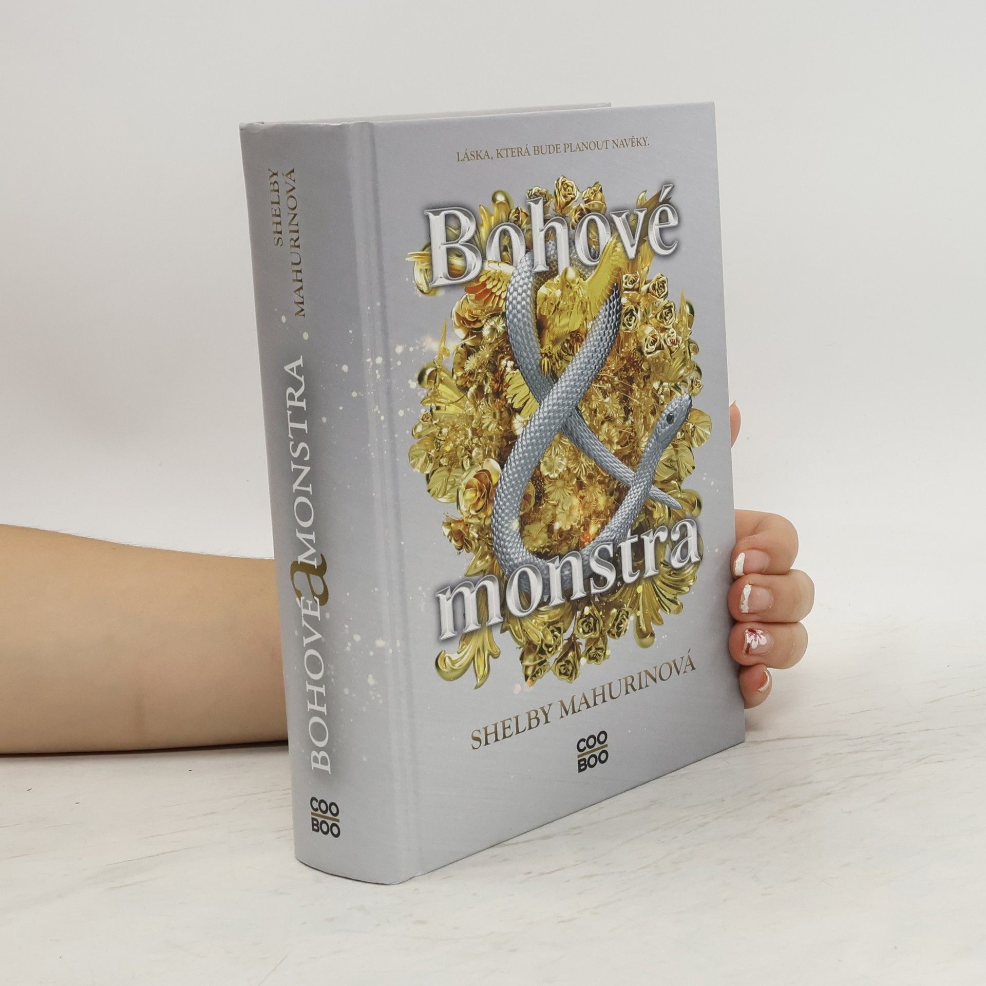 Shelby Mahurin Bohové a monstra. 3. díl