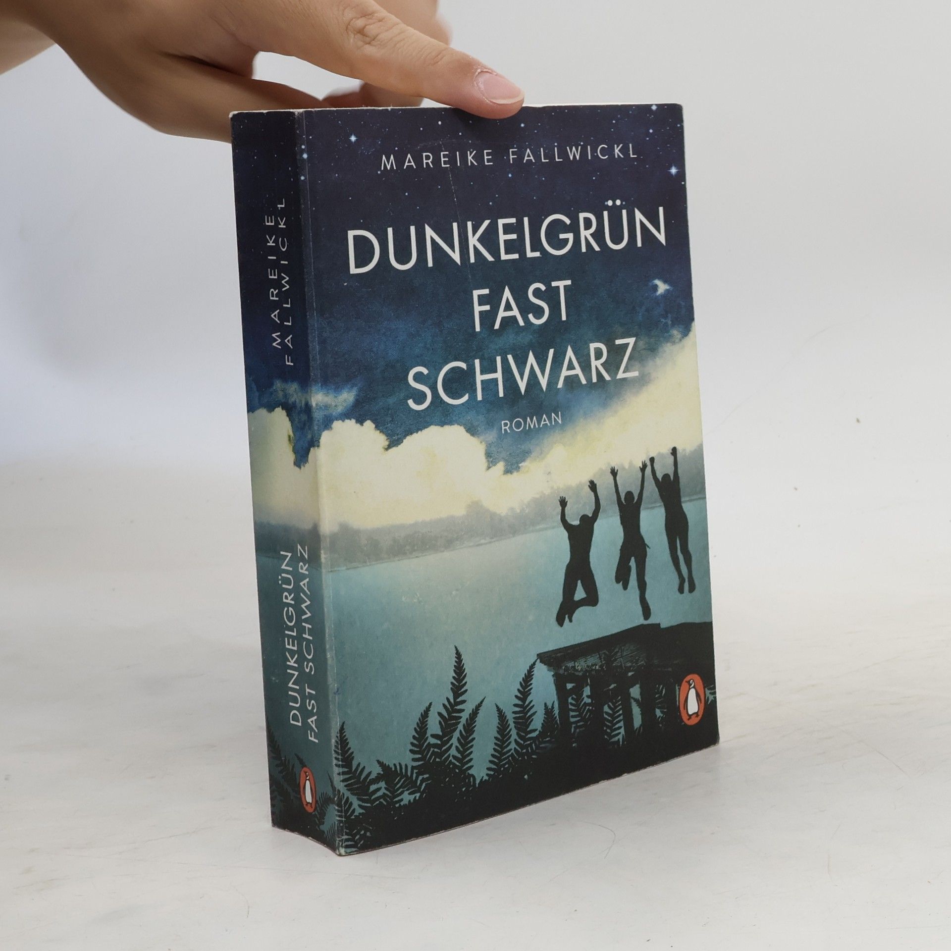 Mareike Fallwickl Dunkelgrün fast schwarz