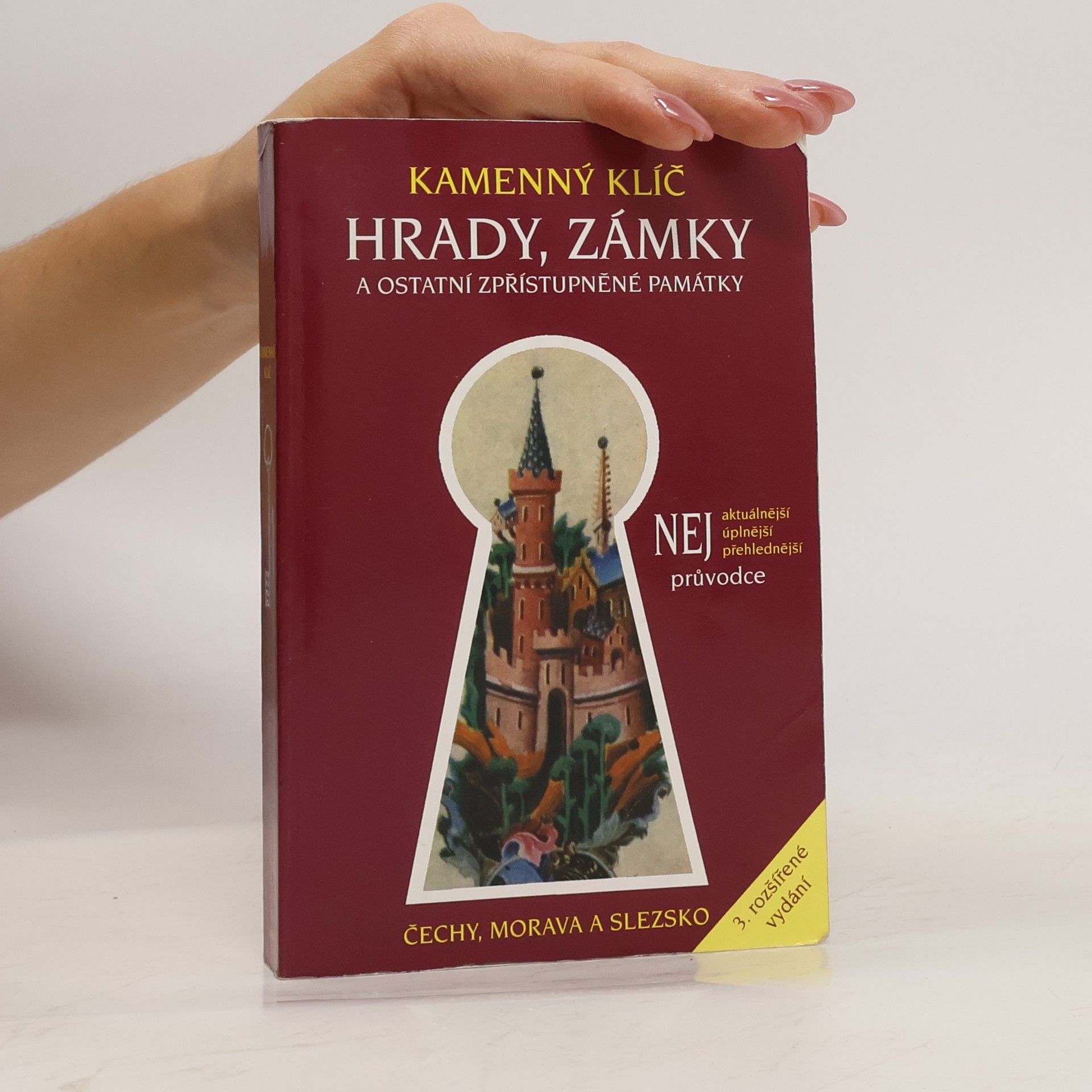 Kateřina Sučková Kamenný klíč k 326 hradům, zámkům a ostatním zpřístupněným památkám v ČR