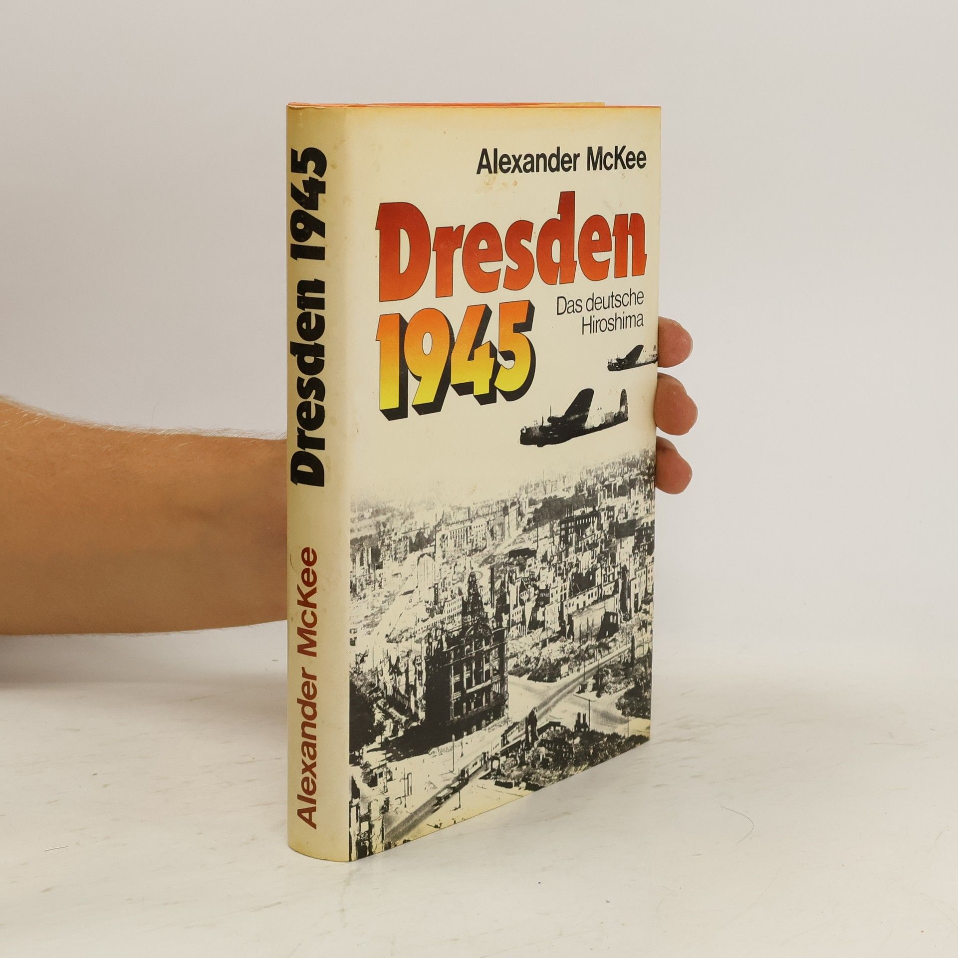 Alexander McKee Dresden 1945