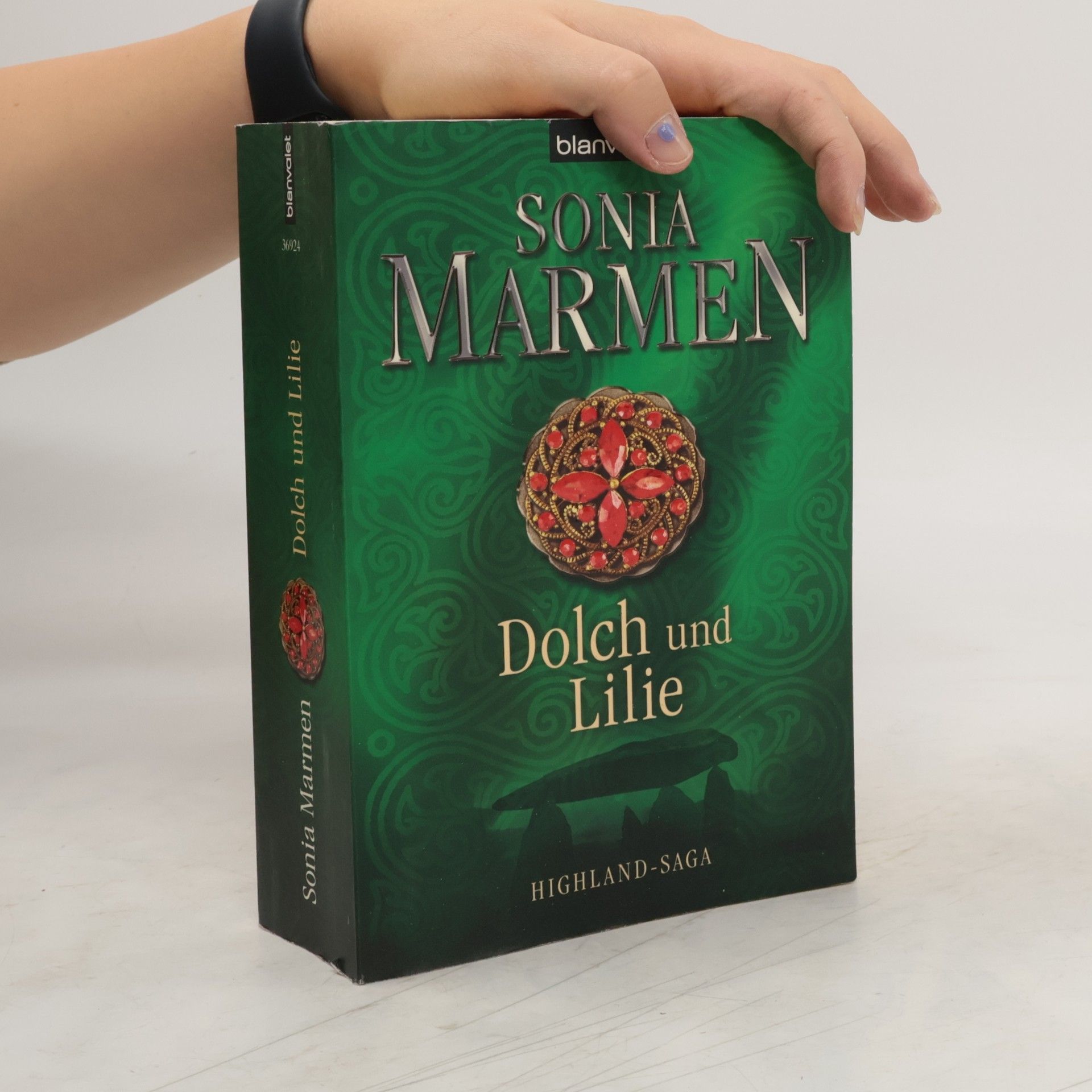 Sonia Marmen Dolch und Lilie