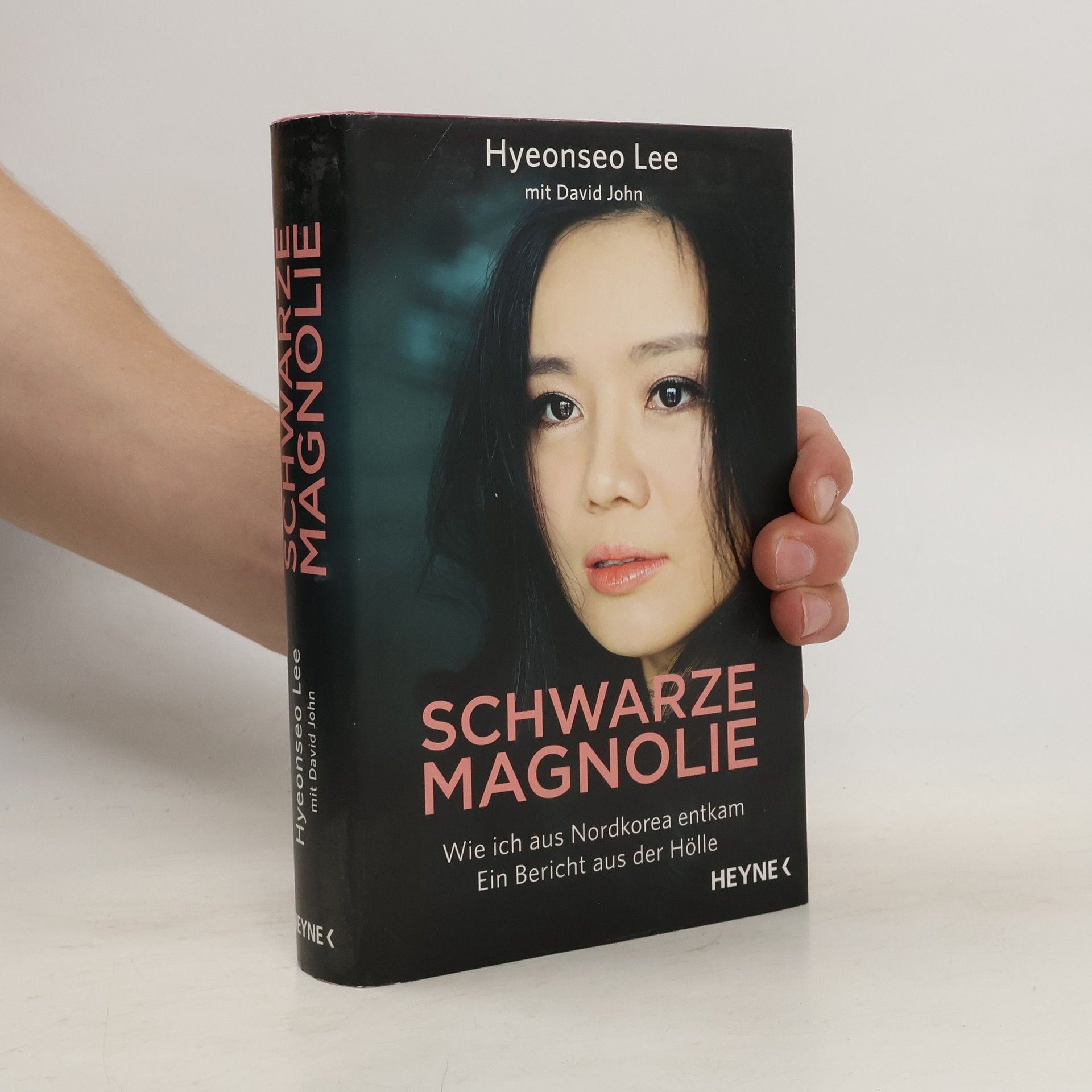 Hyeonseo Lee Schwarze Magnolie