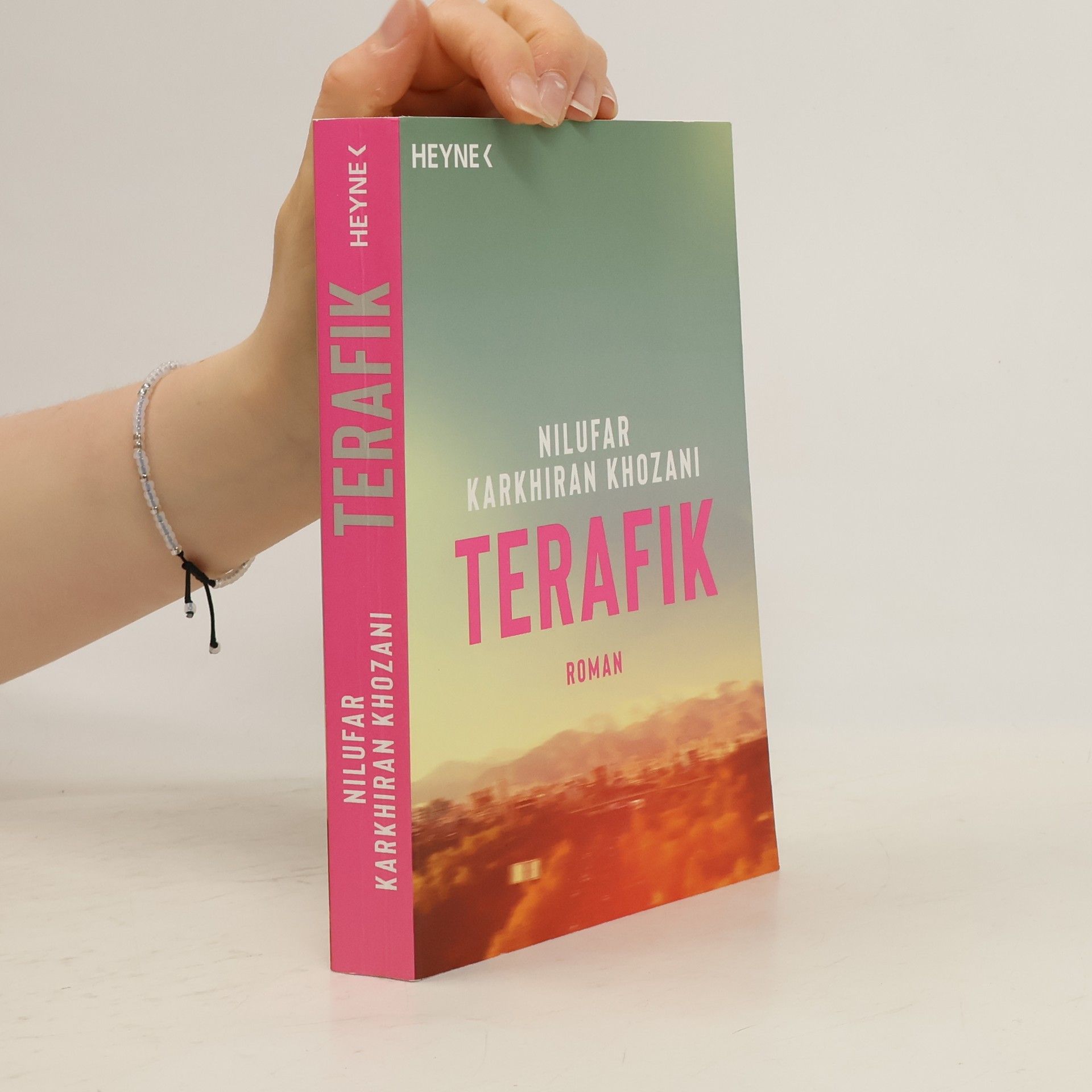 Nilufar Karkhiran Khozani Terafik