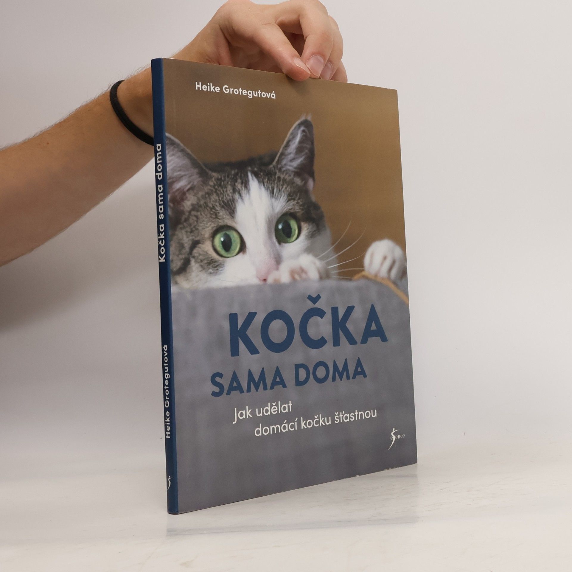 Heike Grotegut Kočka sama doma