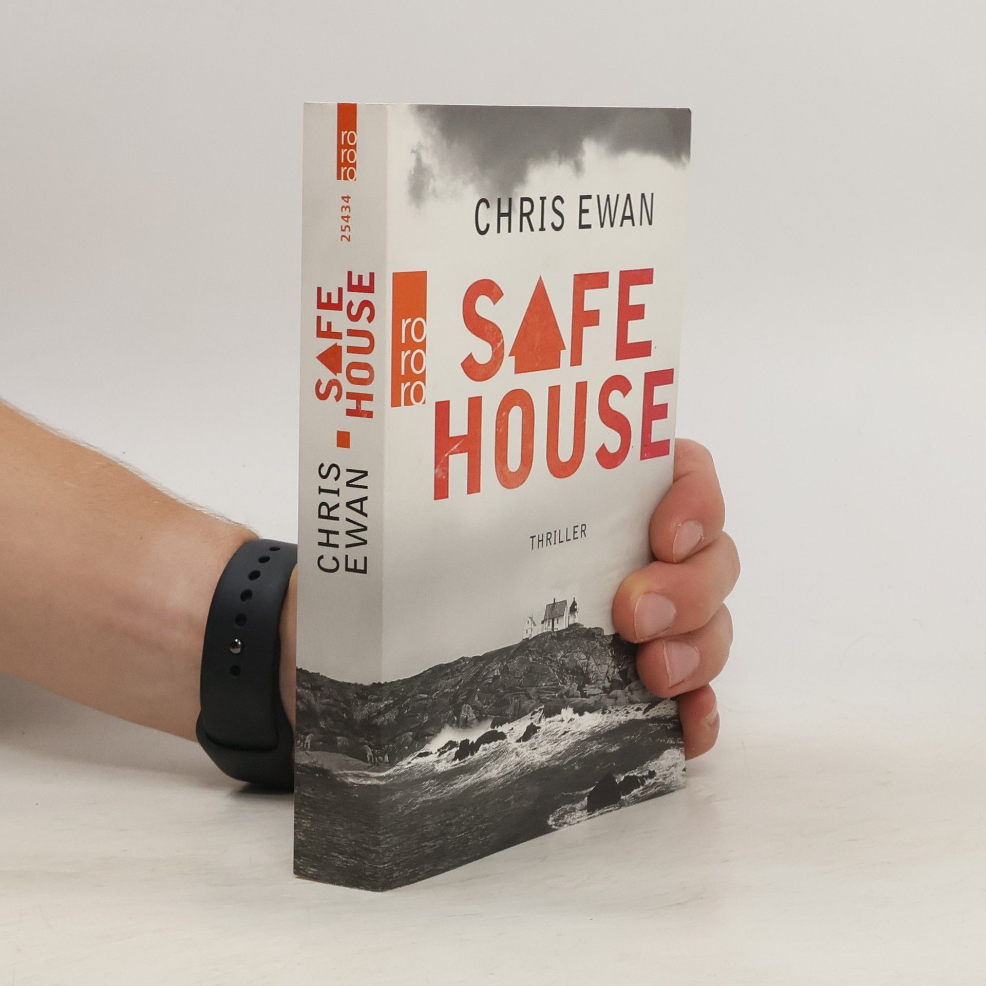 Chris Ewan Safe house