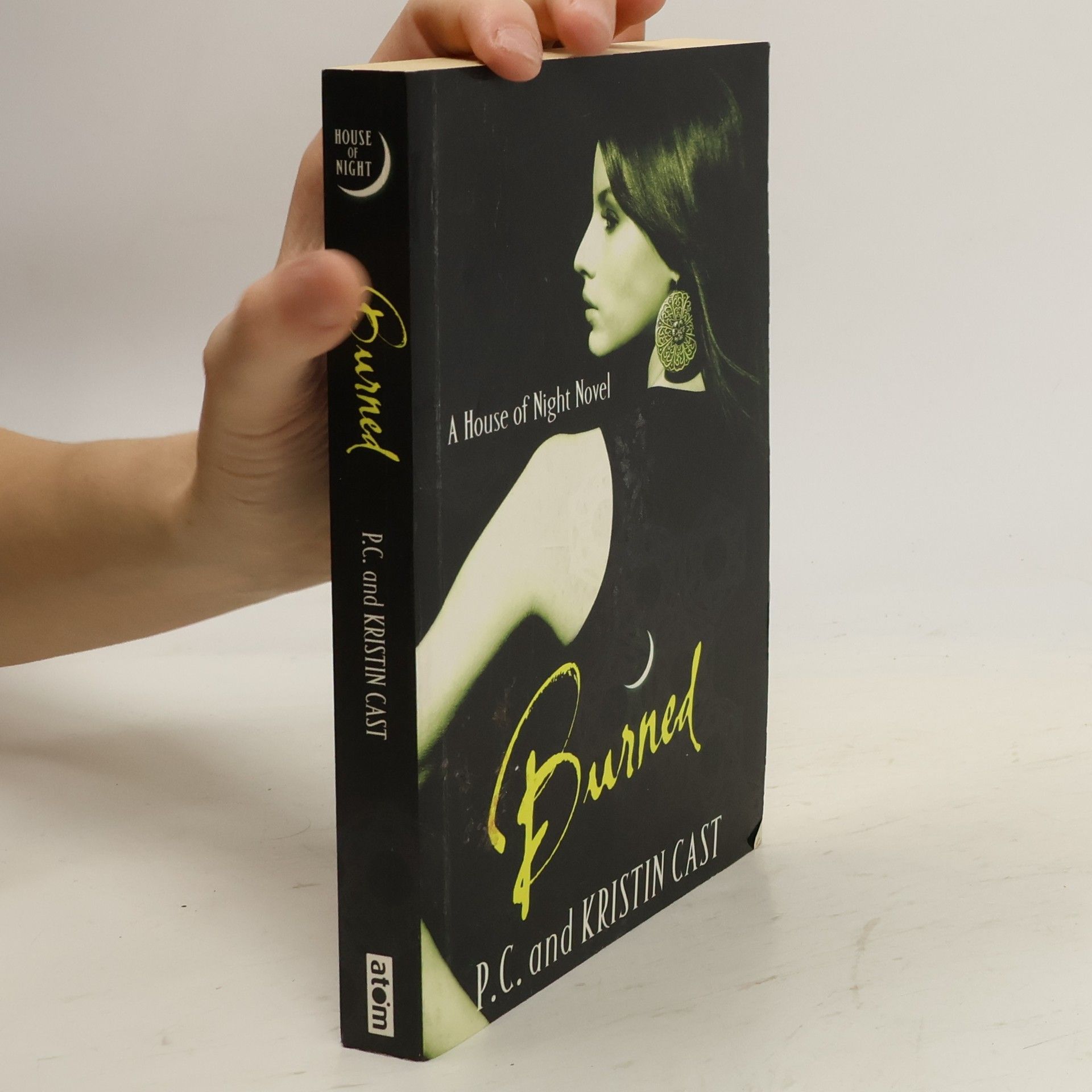 Phyllis Christine Cast Burned : A house of night novel