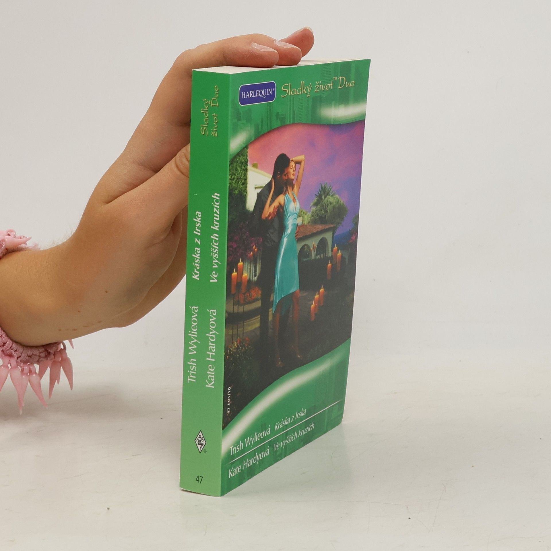Kate Hardy Kráska z Irska / Ve vyšších kruzích