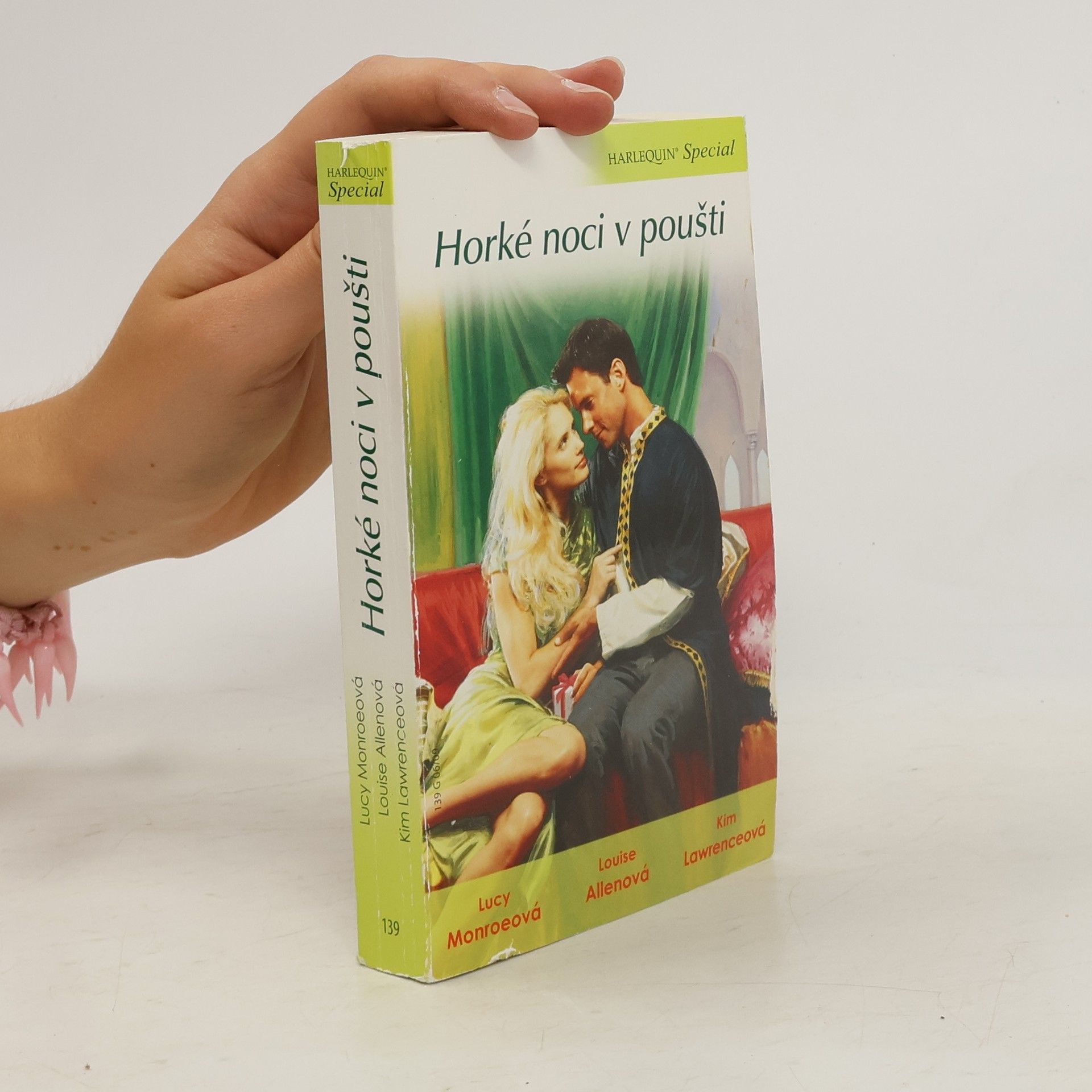 Louise Allen Horké noci v poušti: Pokořené srdce / Prostopášník z pouště / Únos do oázy