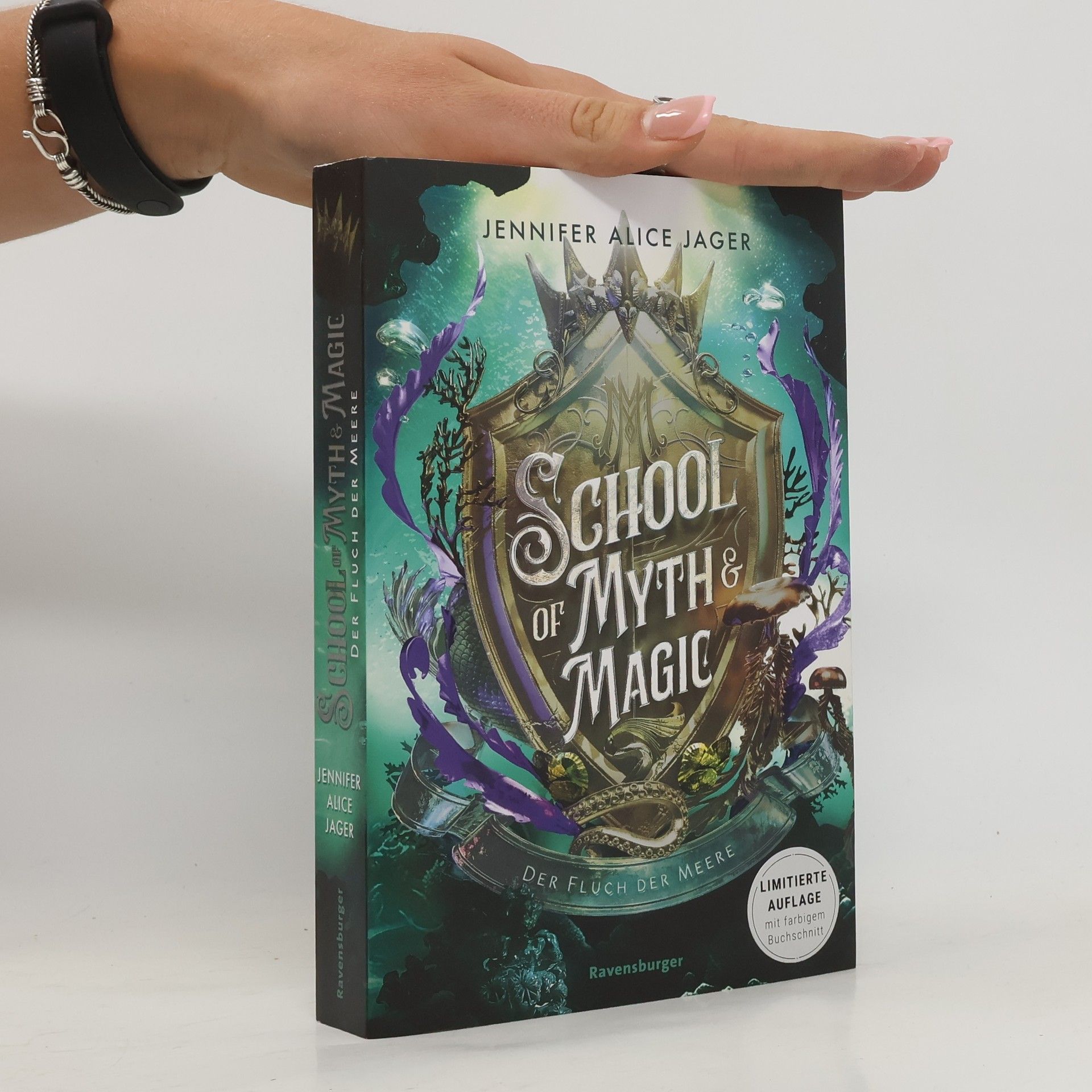 Jennifer Alice Jager School of Myth & Magic, Band 2: Der Fluch der Meere (Limitierte Auflage mit Farbschnitt)