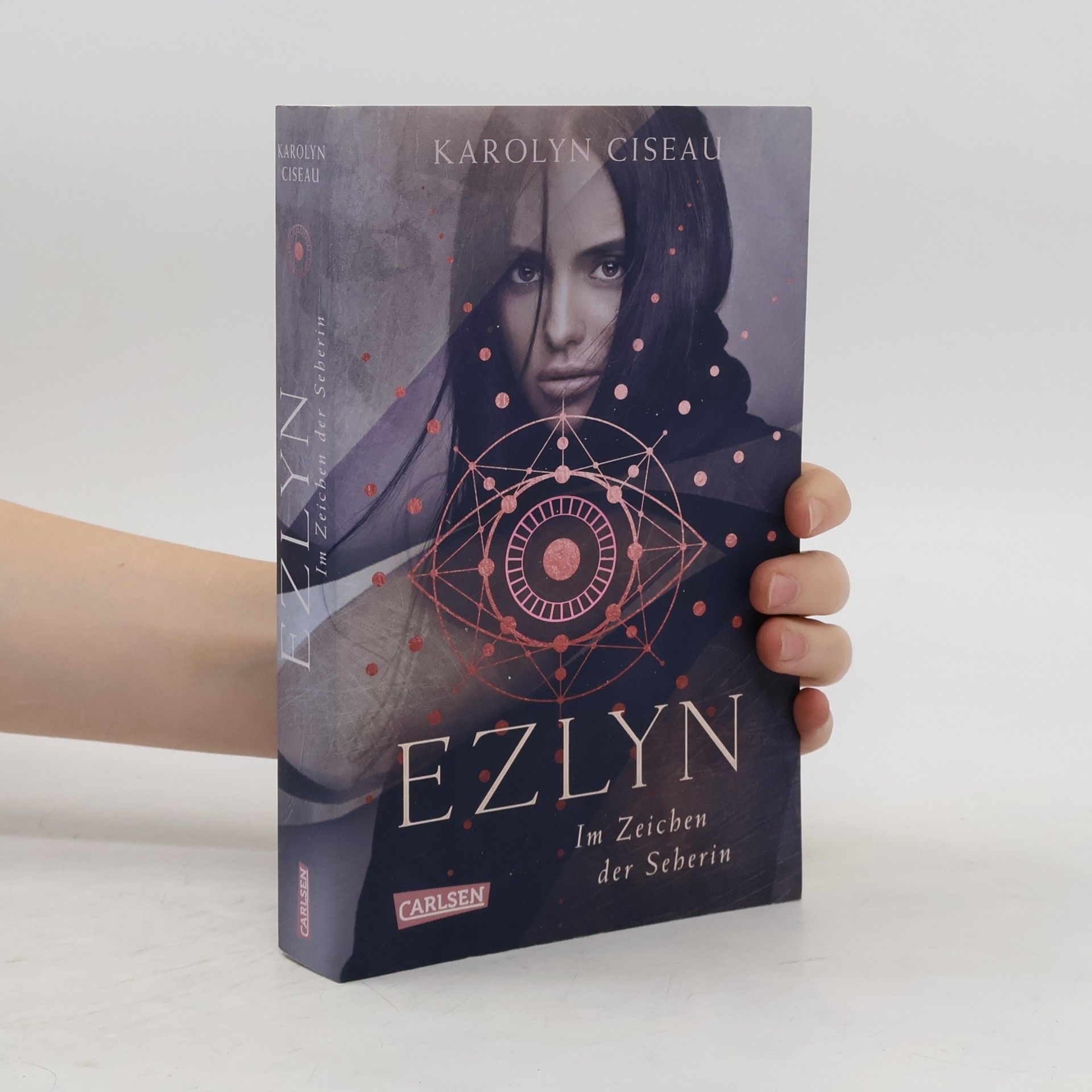 Karolyn Ciseau Ezlyn
