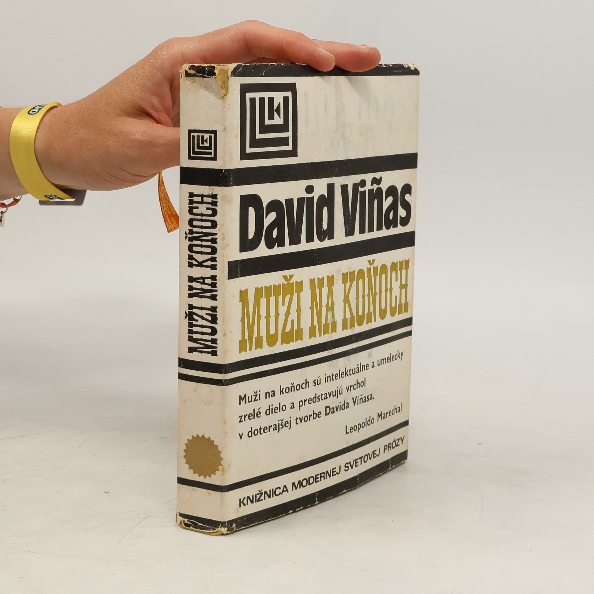 David Viñas Muži na koňoch