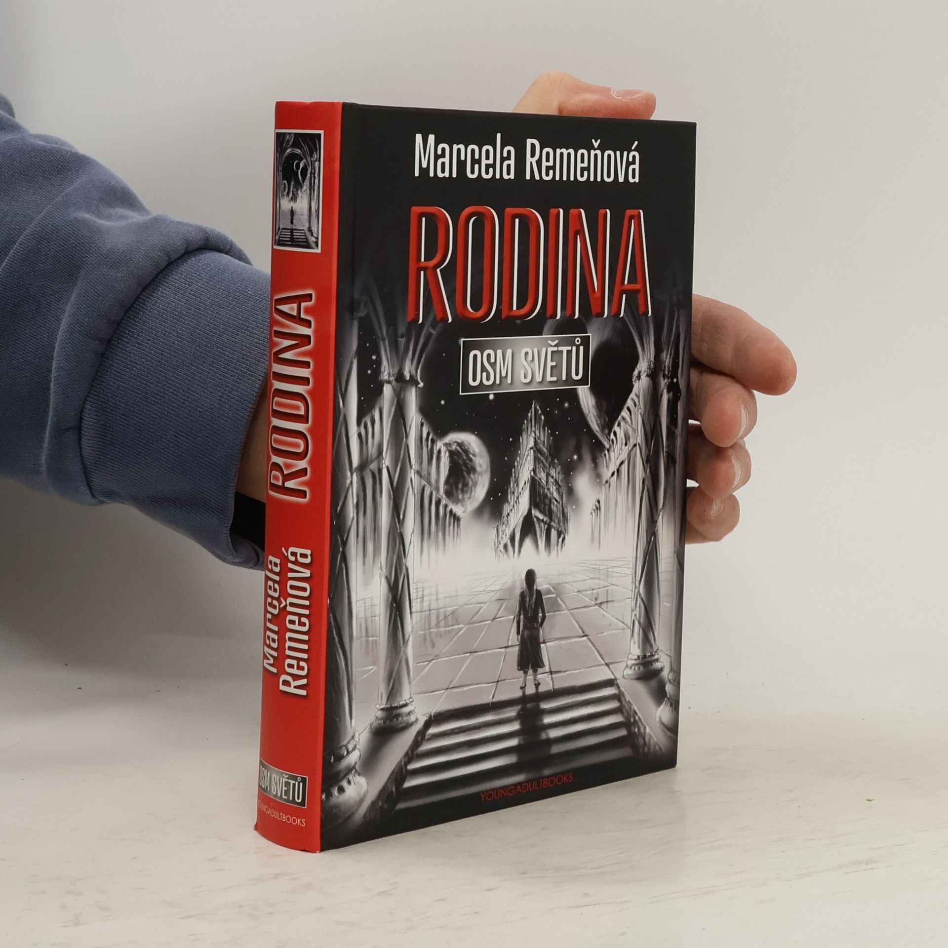 Marcela Remeňová Osm světů. Rodina