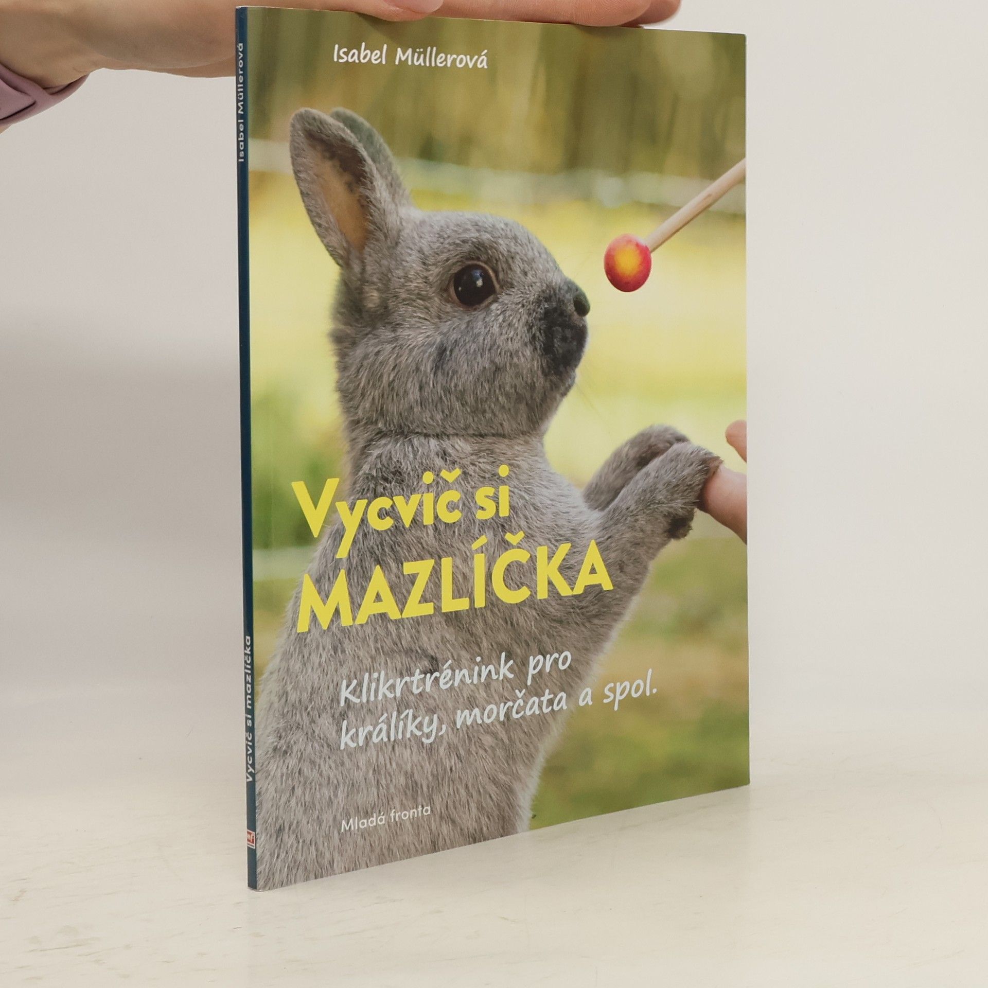Isabel Müller Vycvič si mazlíčka : klikrtrénink pro králíky, morčata a spol.