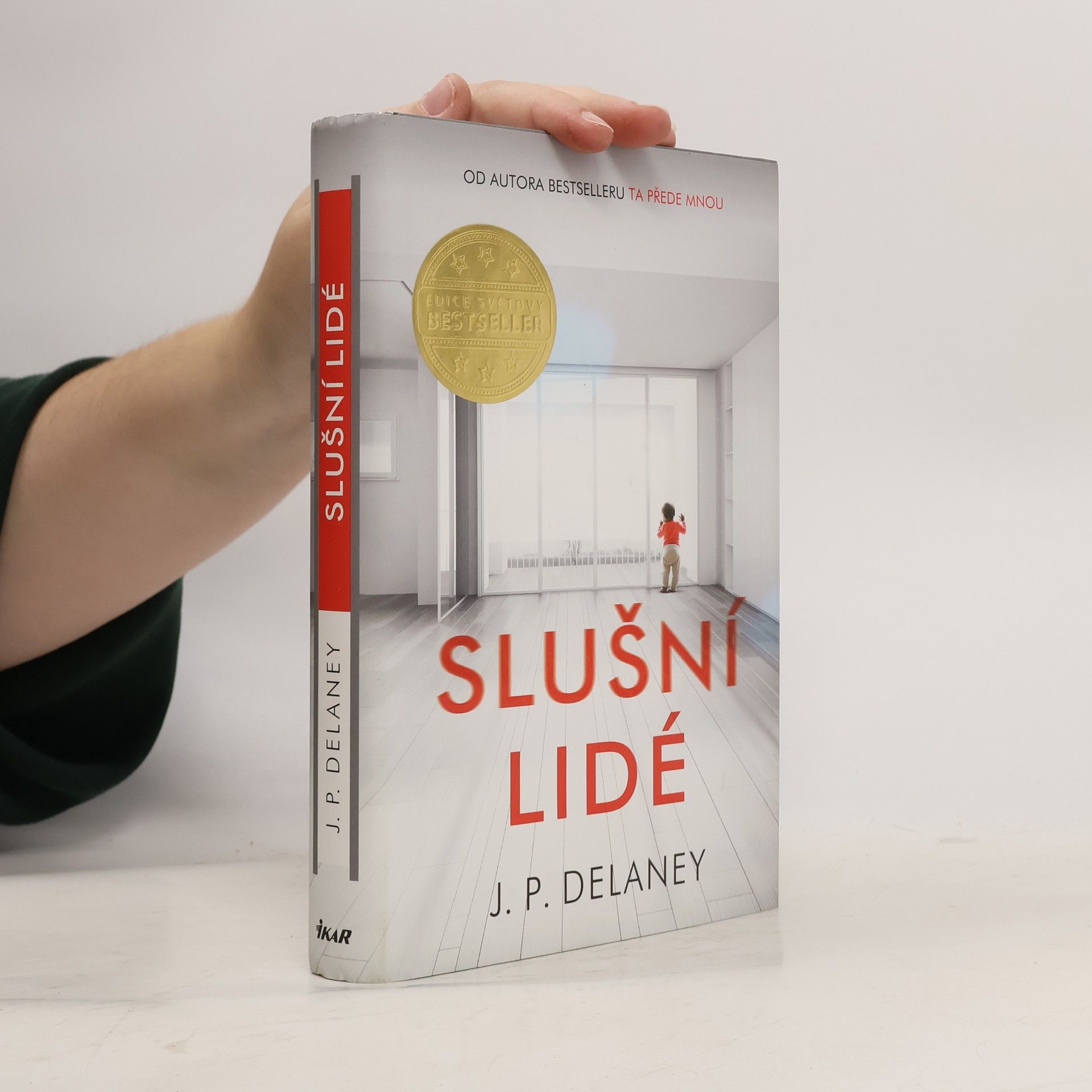 J. P. Delaney Slušní lidé