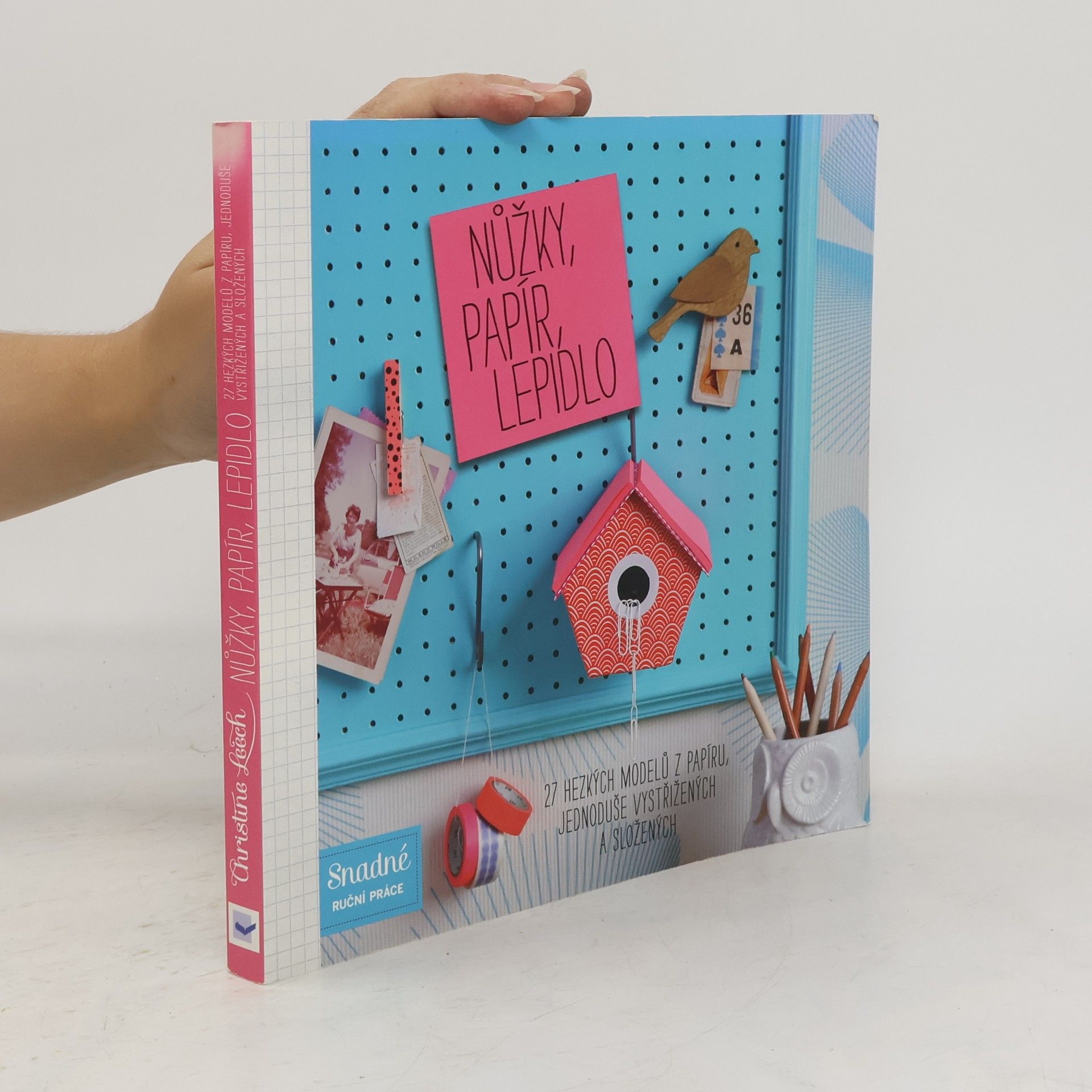 Christine Leech Nůžky, papír, lepidlo : 27 hezkých modelů z papíru, jednoduše vystřižených a složených