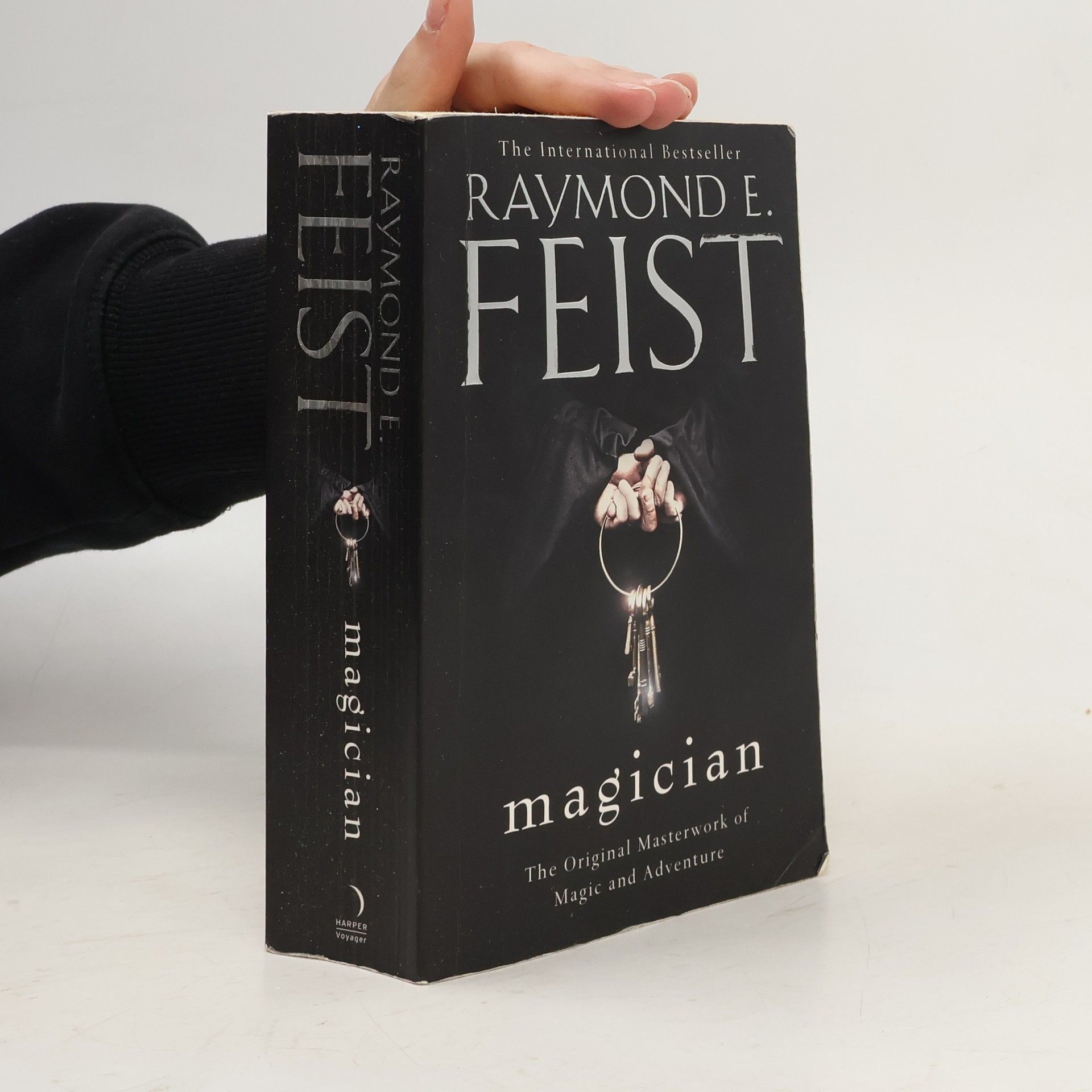 Raymond E. Feist Magician