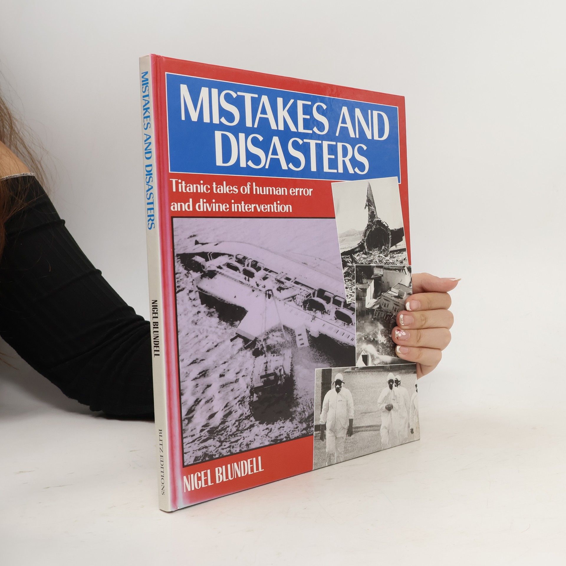 Nigel Blundell Mistakes and disasters : Titanic tales of human error and divine intervention