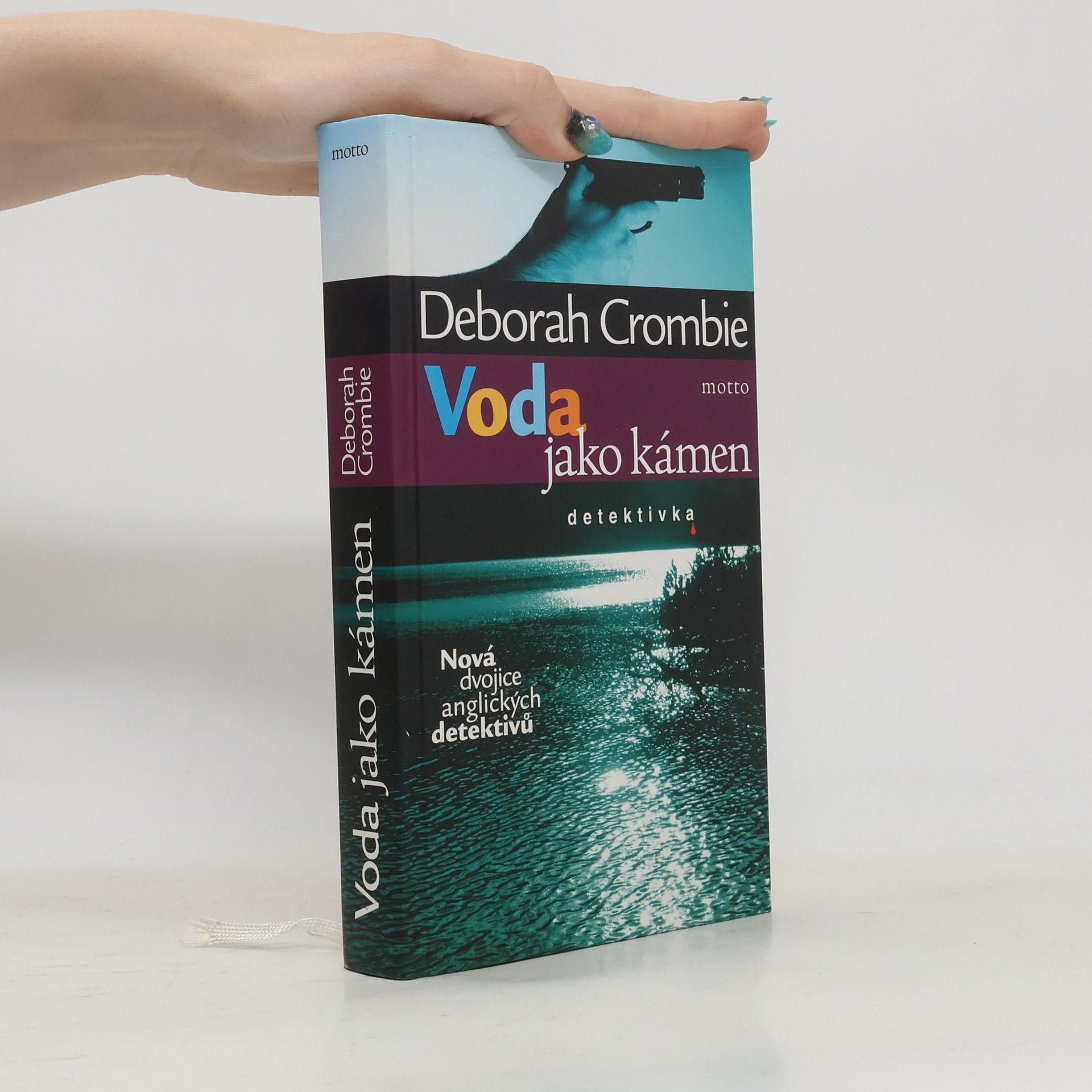 Crombie Deborah Voda jako kámen