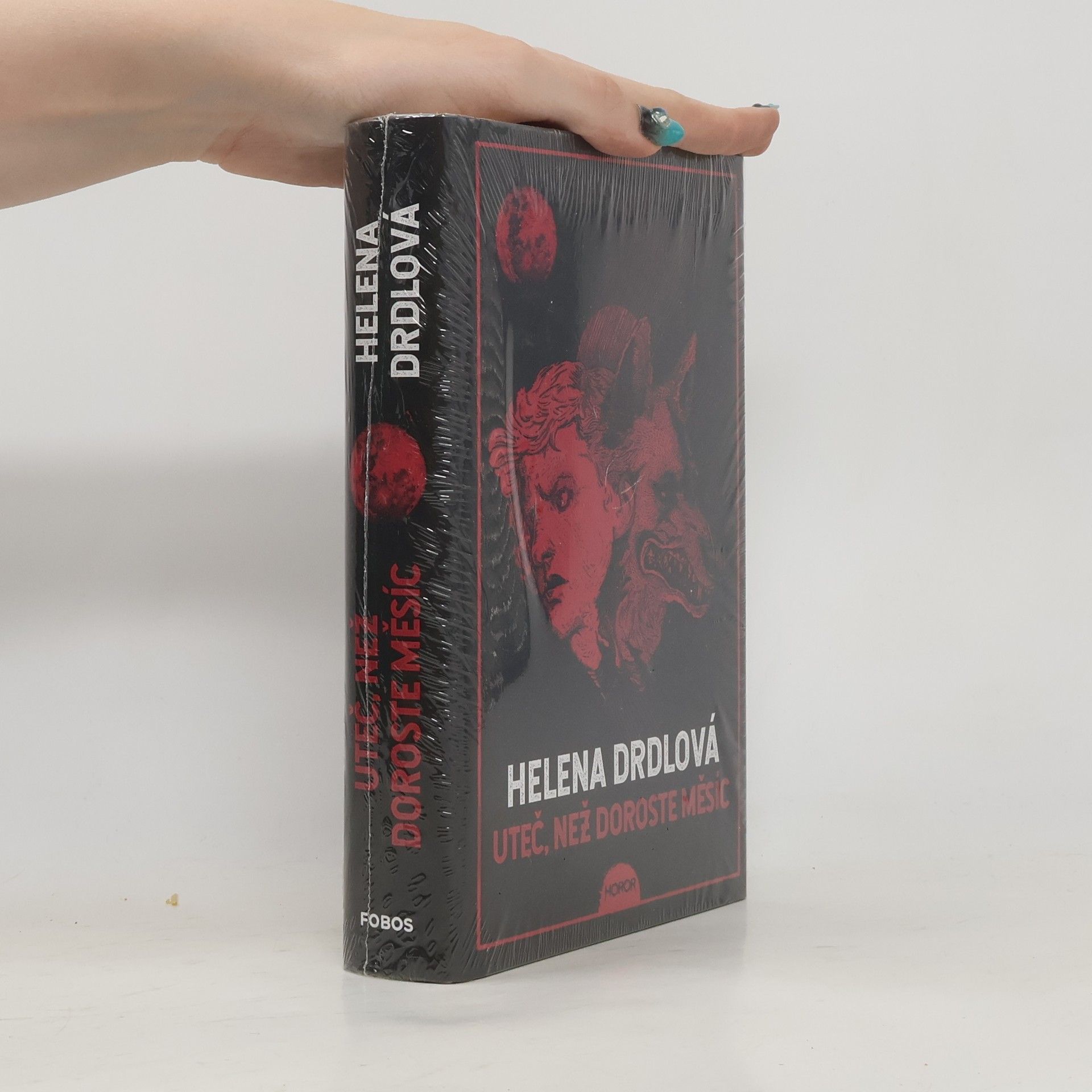 Helena Drdlová Uteč, než doroste měsíc