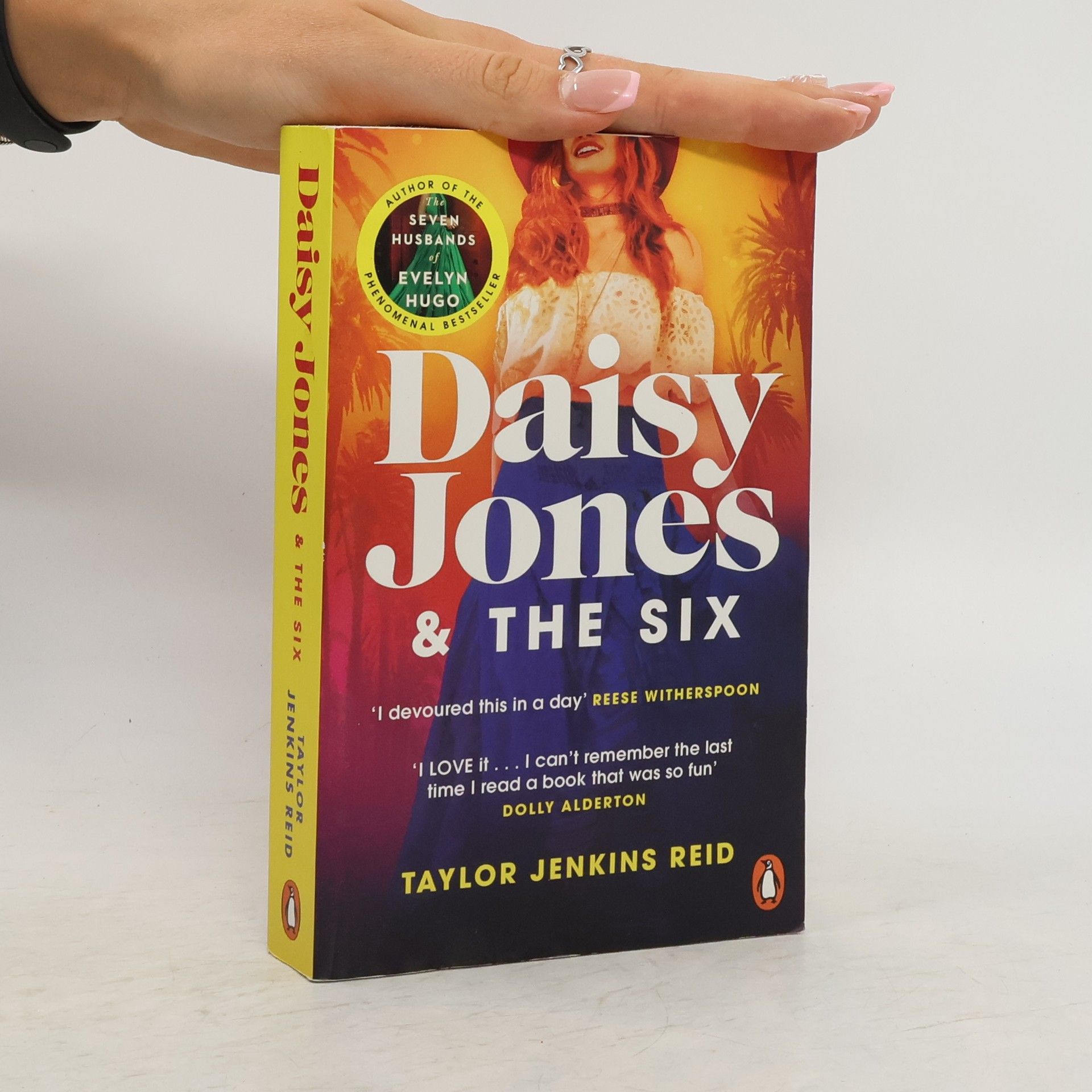Taylor Jenkins Reid Daisy Jones & The Six
