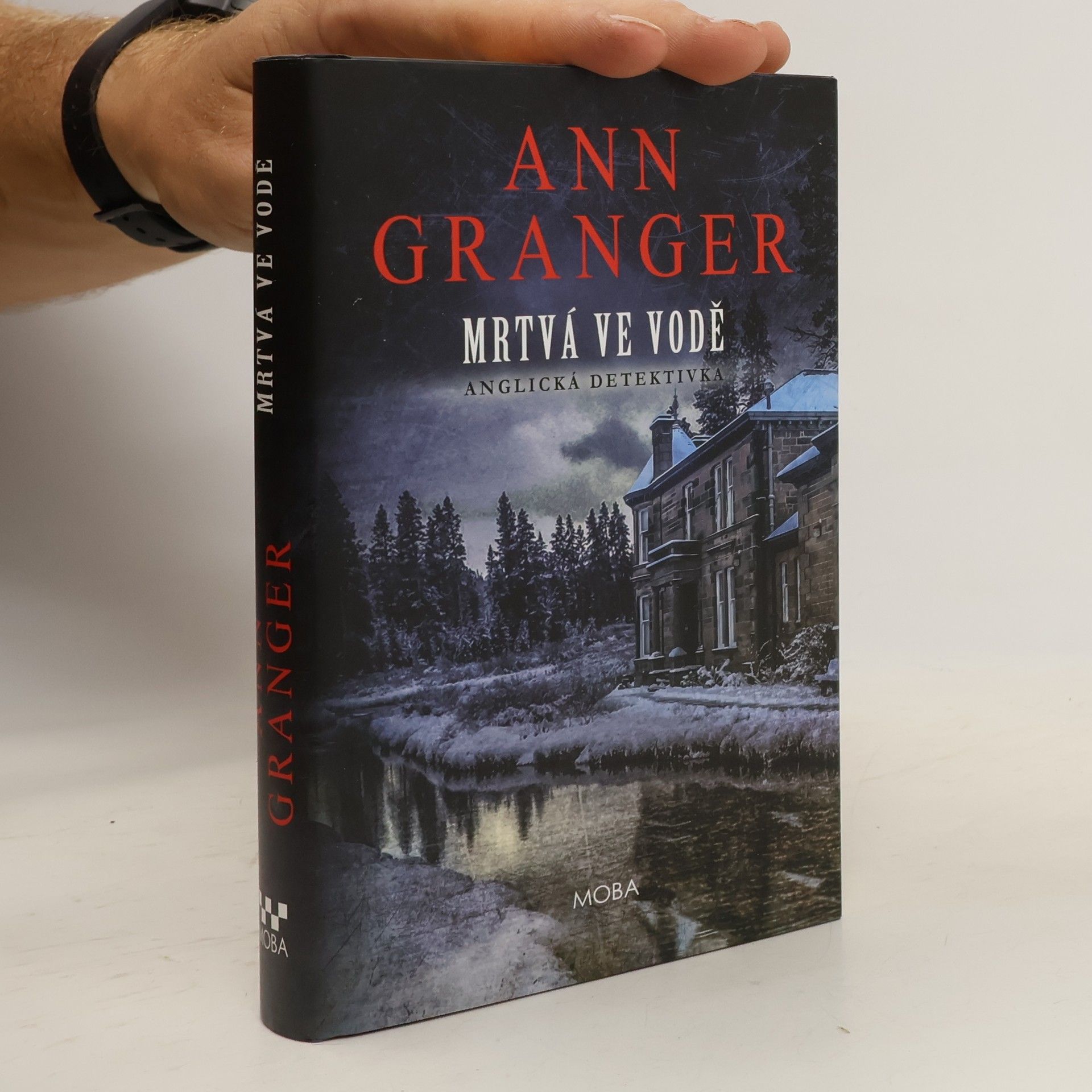 Ann Granger Mrtvá ve vodě (zvlněný přebal)