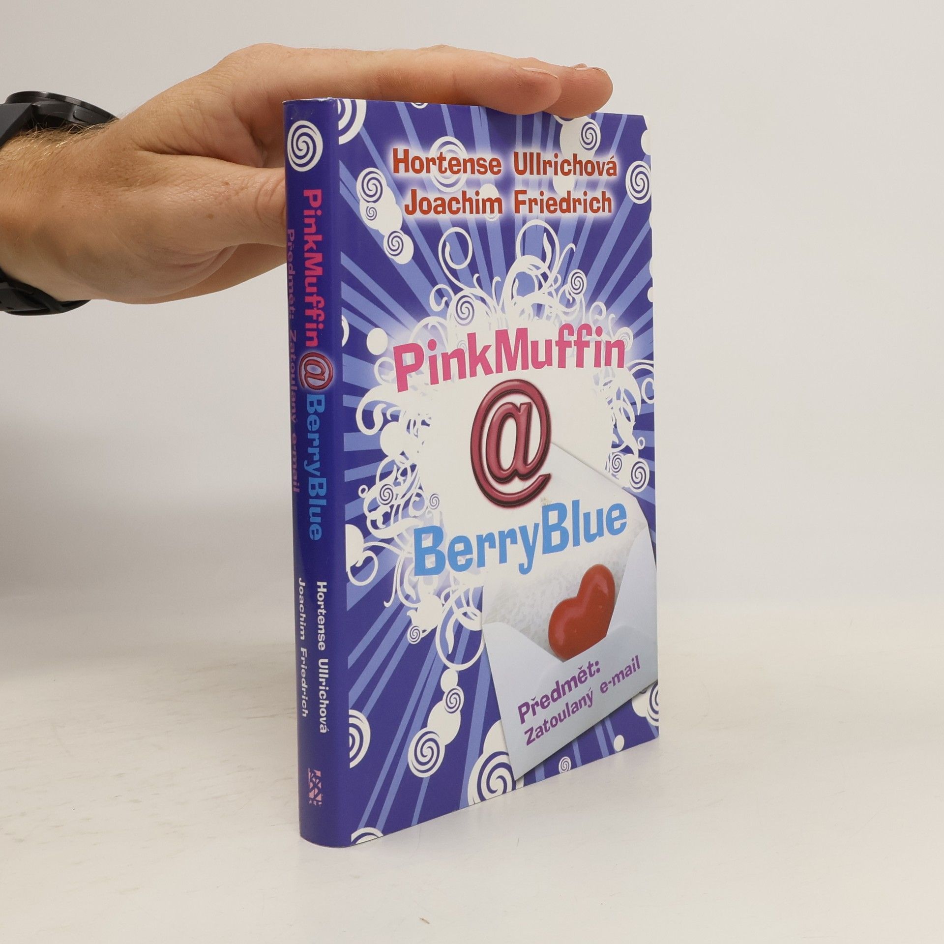 Hortense Ullrich PinkMuffin@BerryBlue: Předmět - zatoulaný e-mail