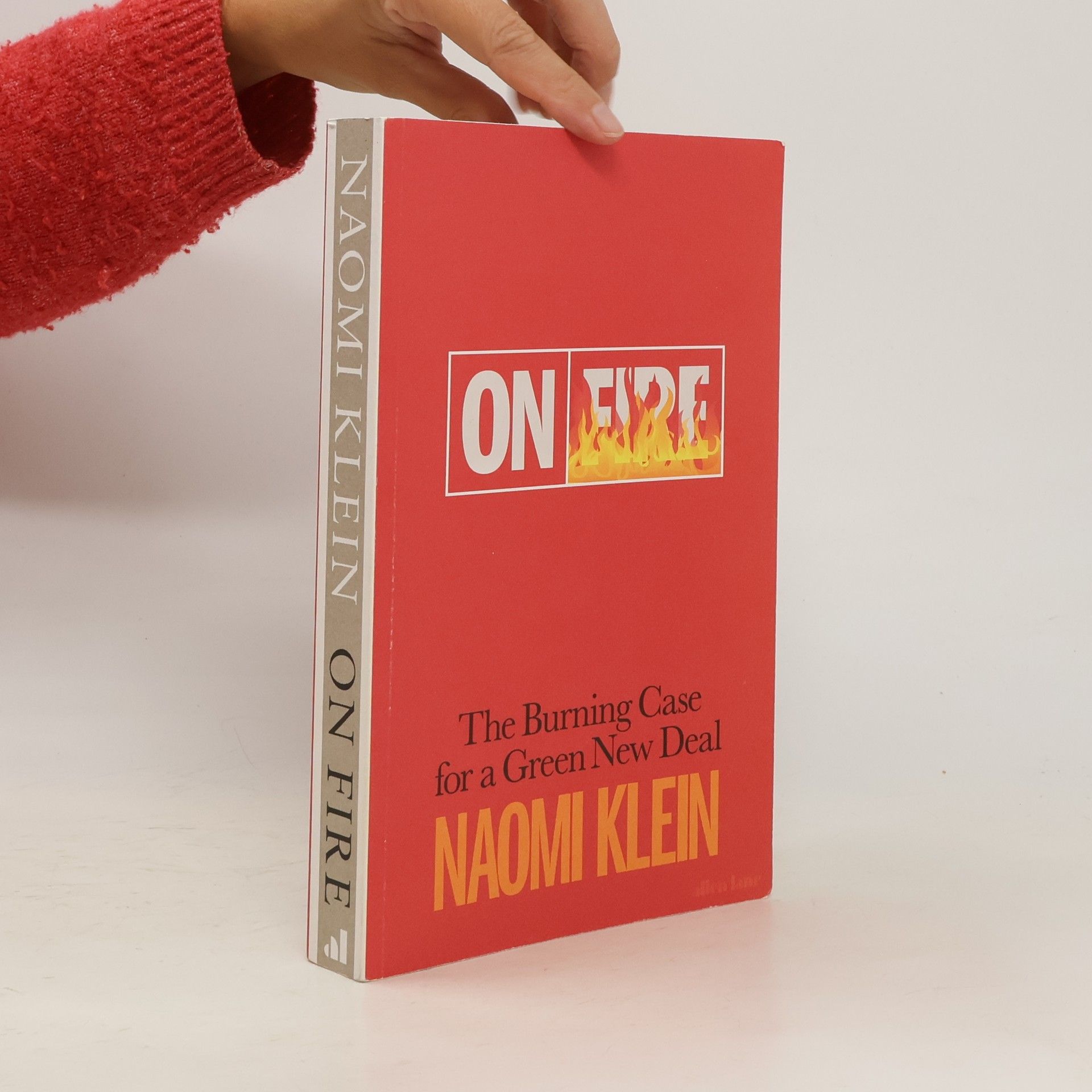 Naomi Klein On fire : the burning case for a green new deal