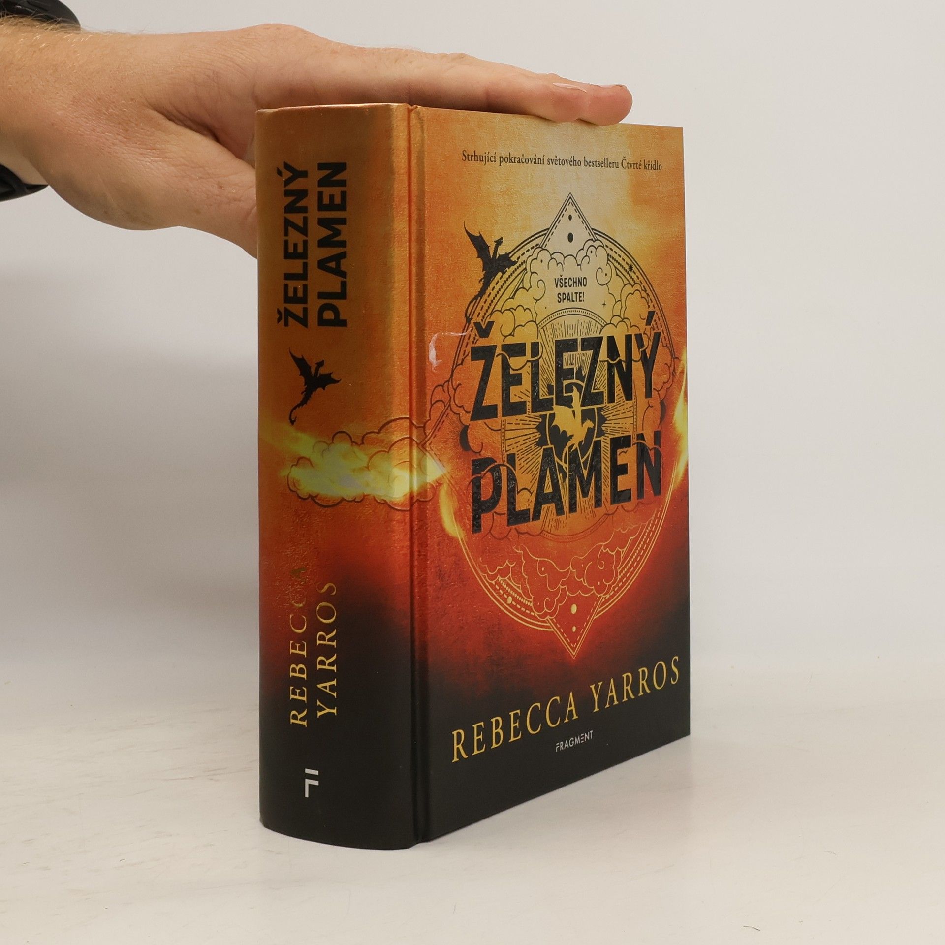 Rebecca Yarros Železný plamen