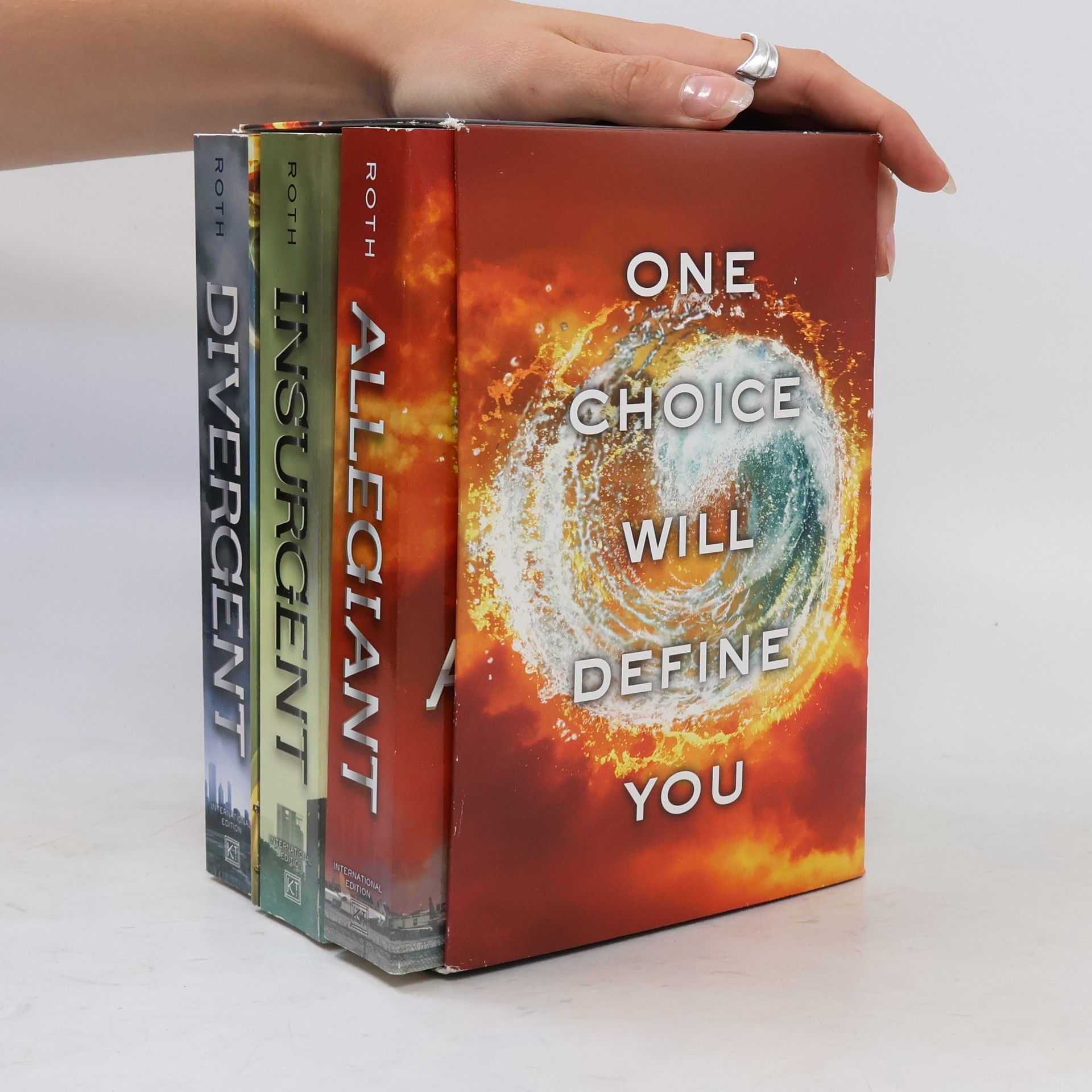 Veronica Roth Divergent. Insurgent. Allegiant