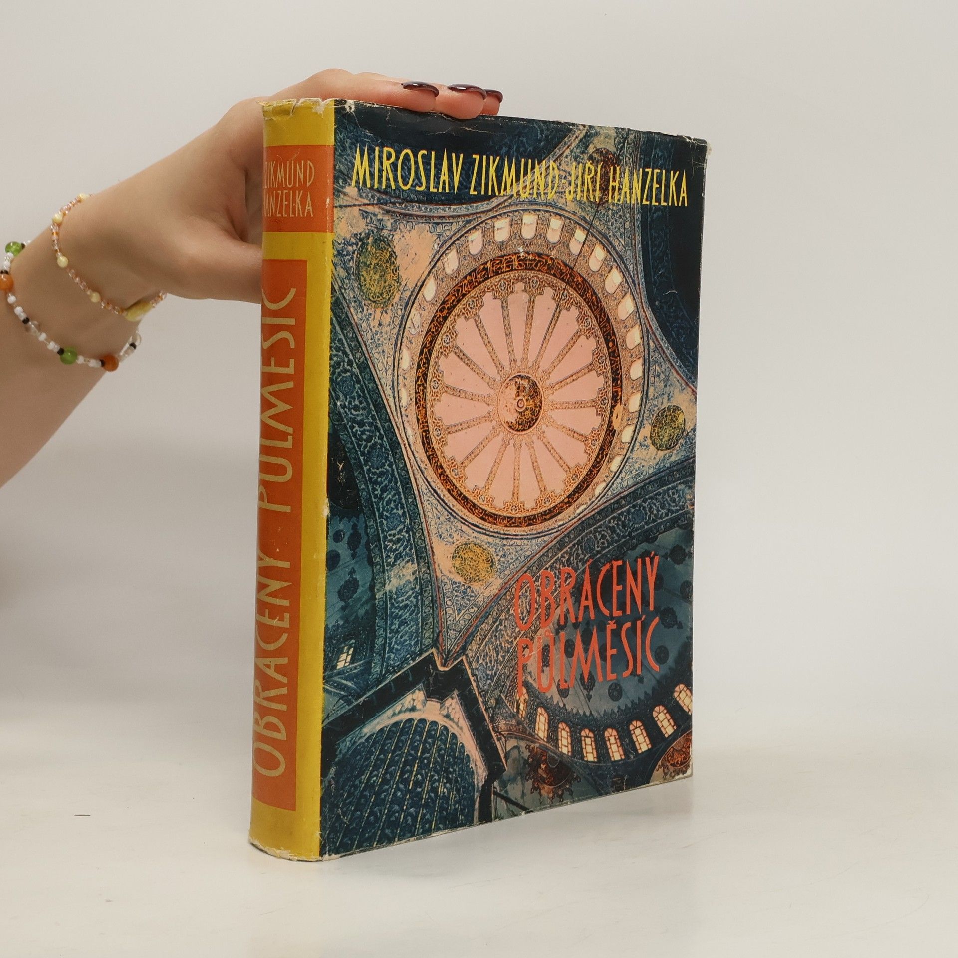 Jiří Hanzelka Obrácený půlměsíc