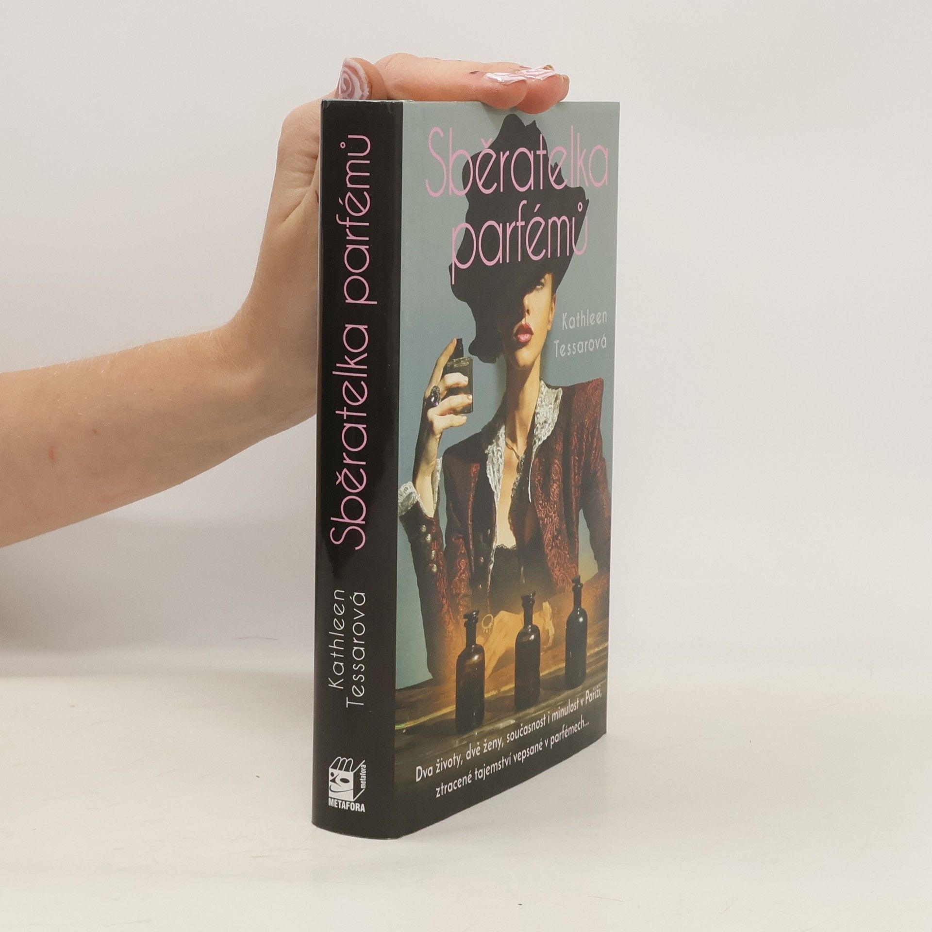 Kathleen Tessaro Sběratelka parfémů