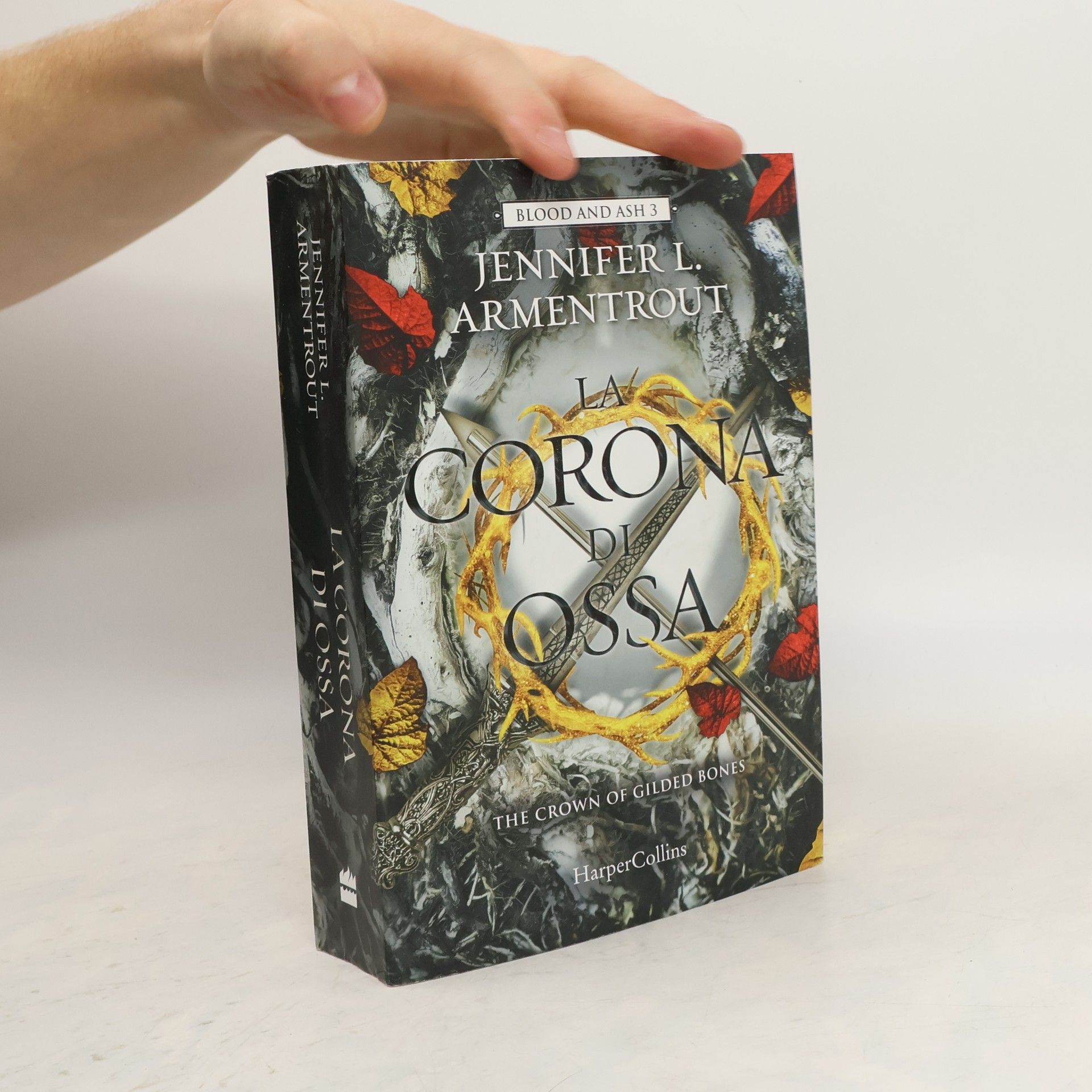 Jennifer L. Armentrout La corona di ossa. Blood and Ash 3