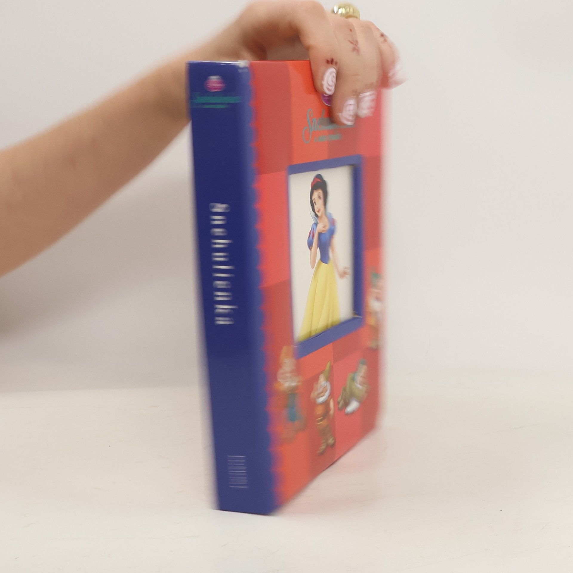 Walt Disney Snehulienka a sedem trpaslíkov - leporelo s okienkom