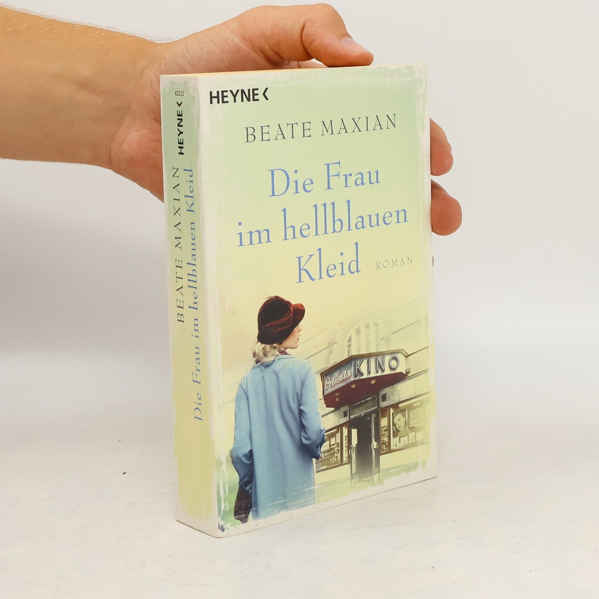 Beate Maxian Die Frau im hellblauen Kleid