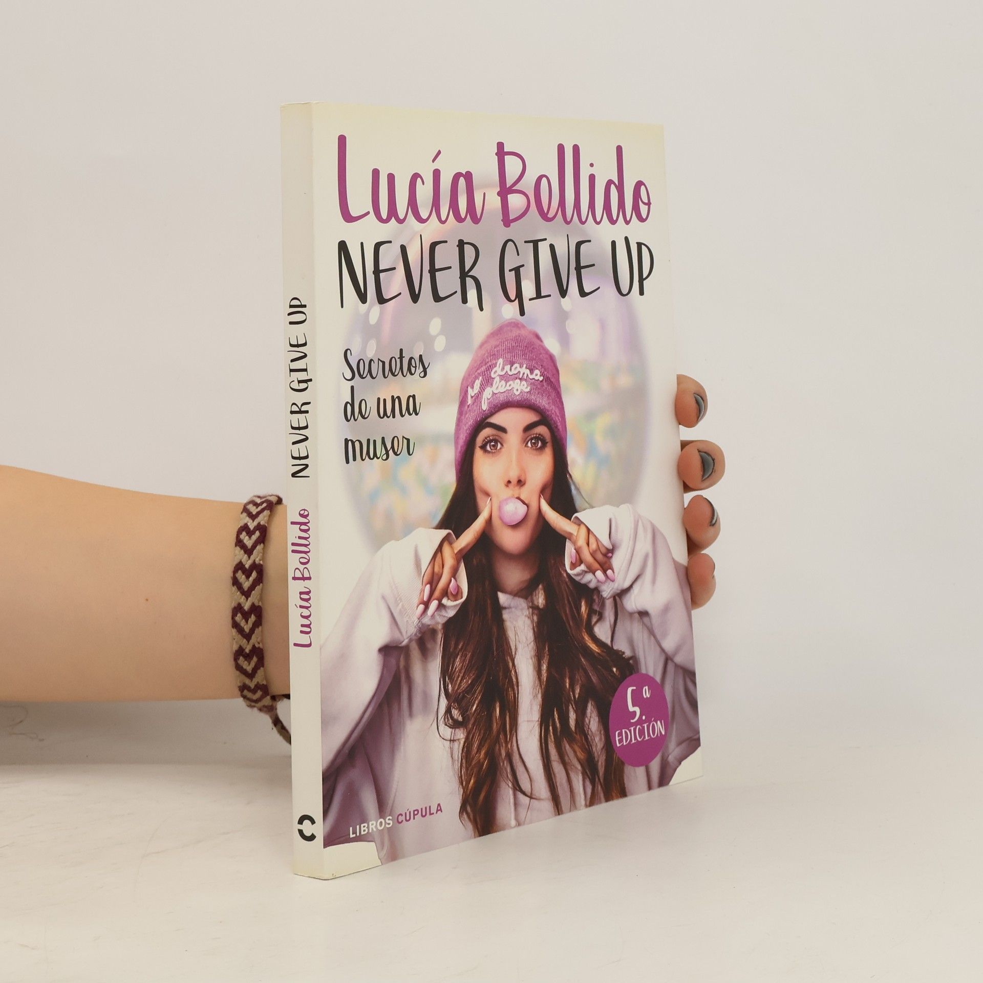 Lucia Bellido Never give up