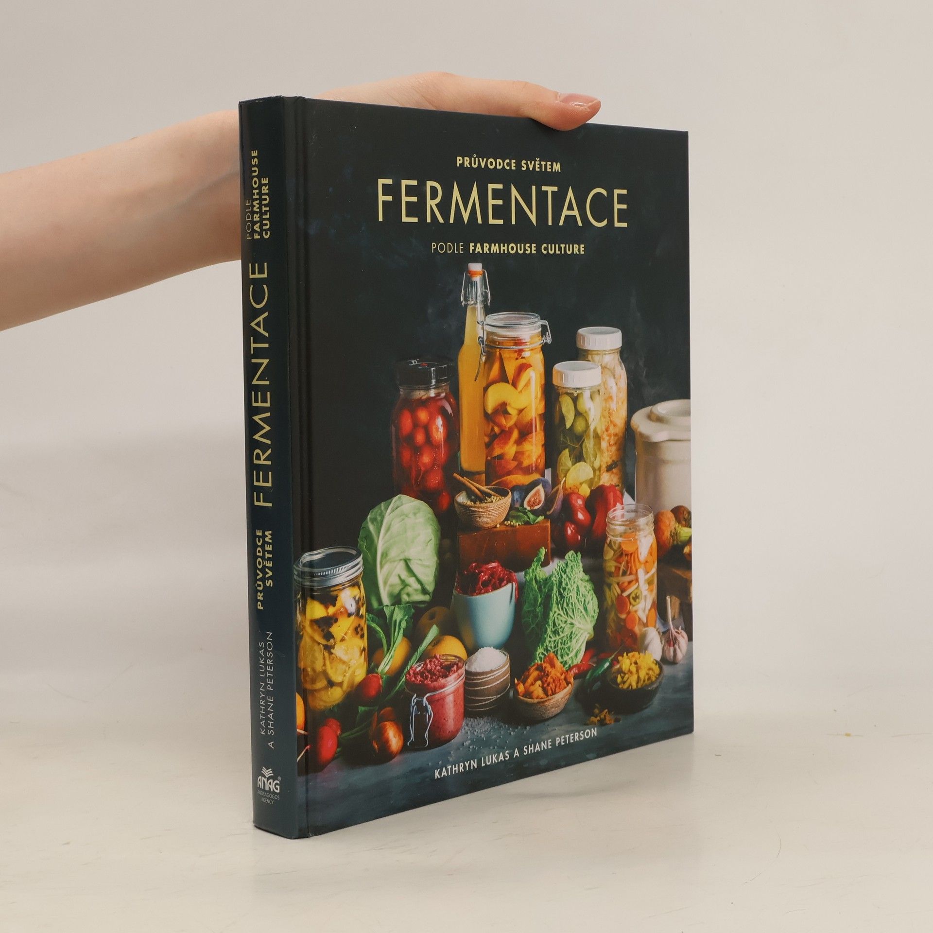 Kathryn Lukas Průvodce světem fermentace podle farmhouse culture : domácí výroba pokrmů a nápojů s živými kulturami včetně 100 receptů od kimči po kombuchu