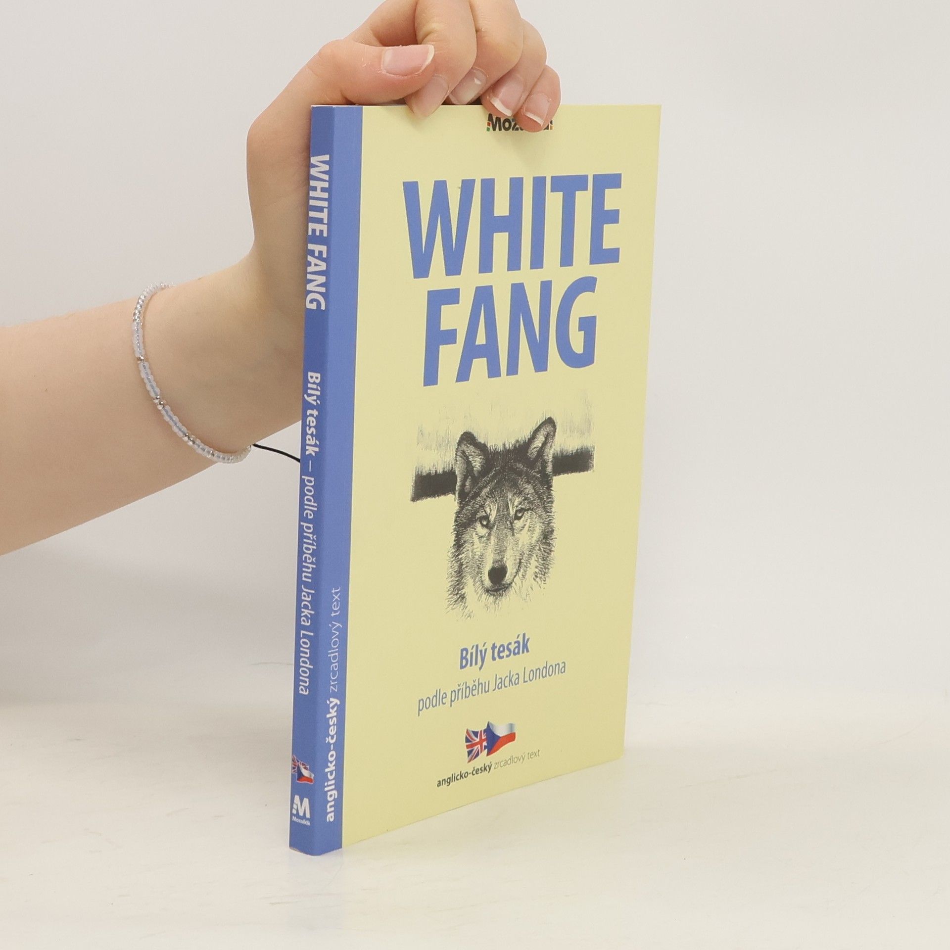 Caroline Castle White fang. Bílý tesák