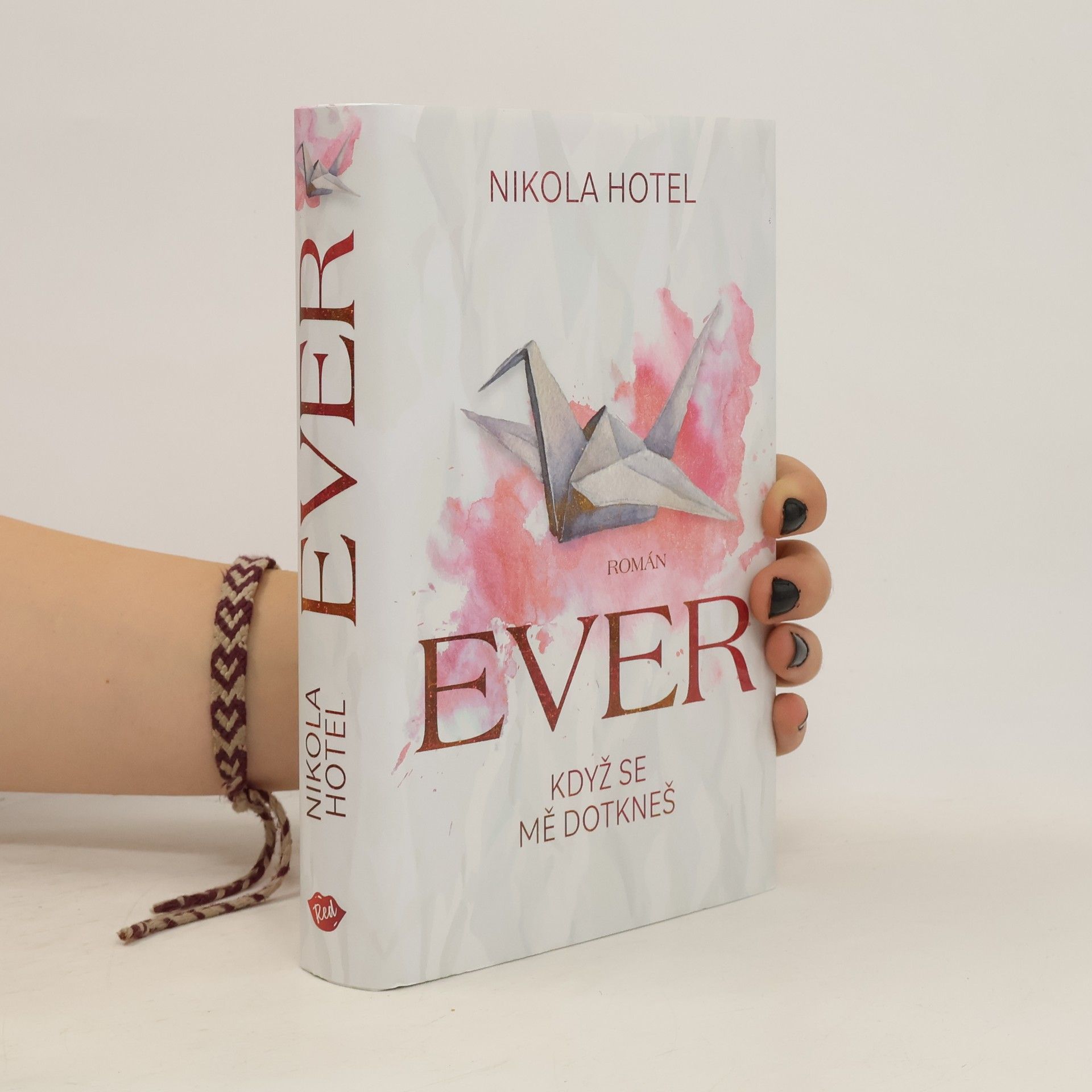 Nikola Hotel Ever : když se mě dotkneš