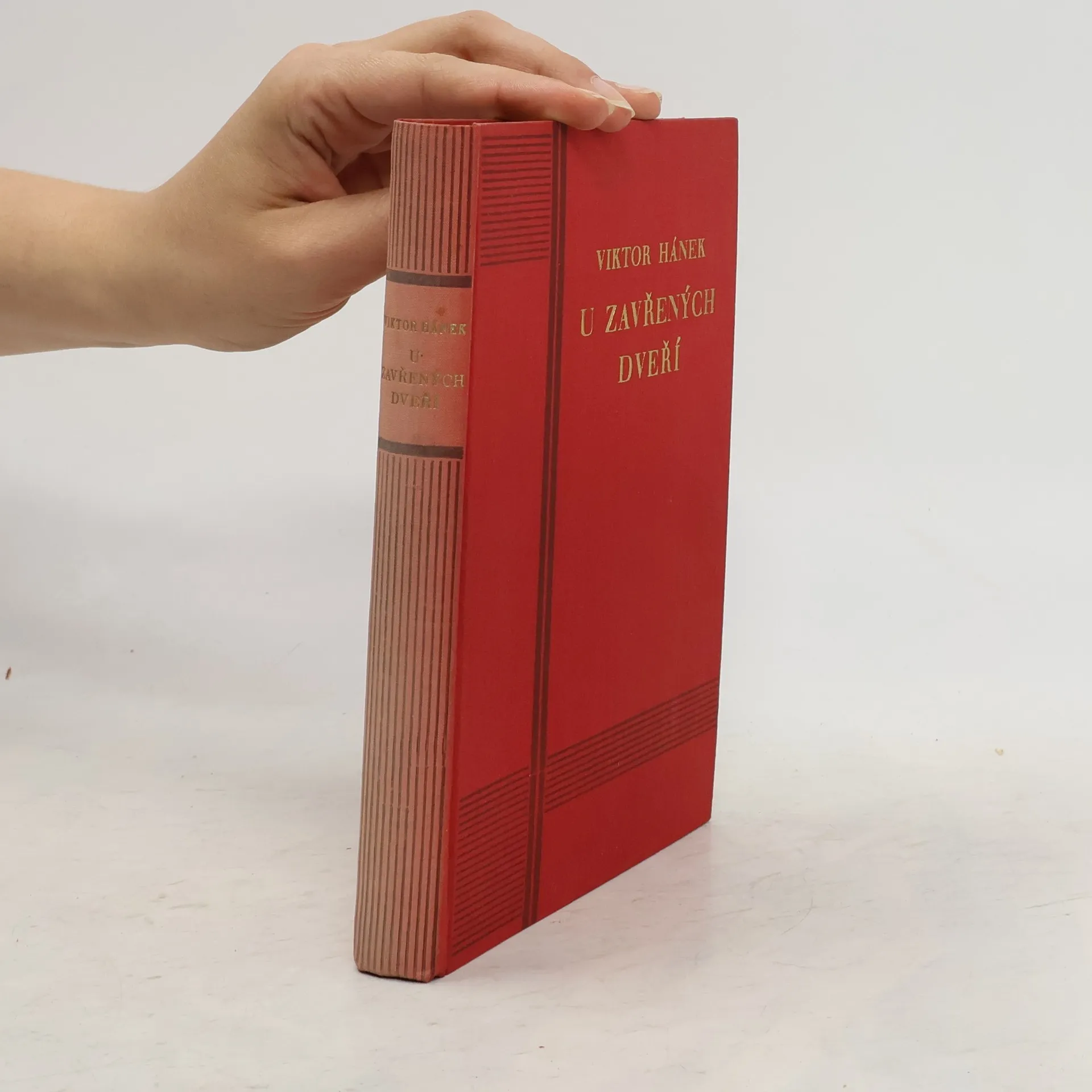 U zavřených dvěří | Viktor Hánek | Tchèque | Livre