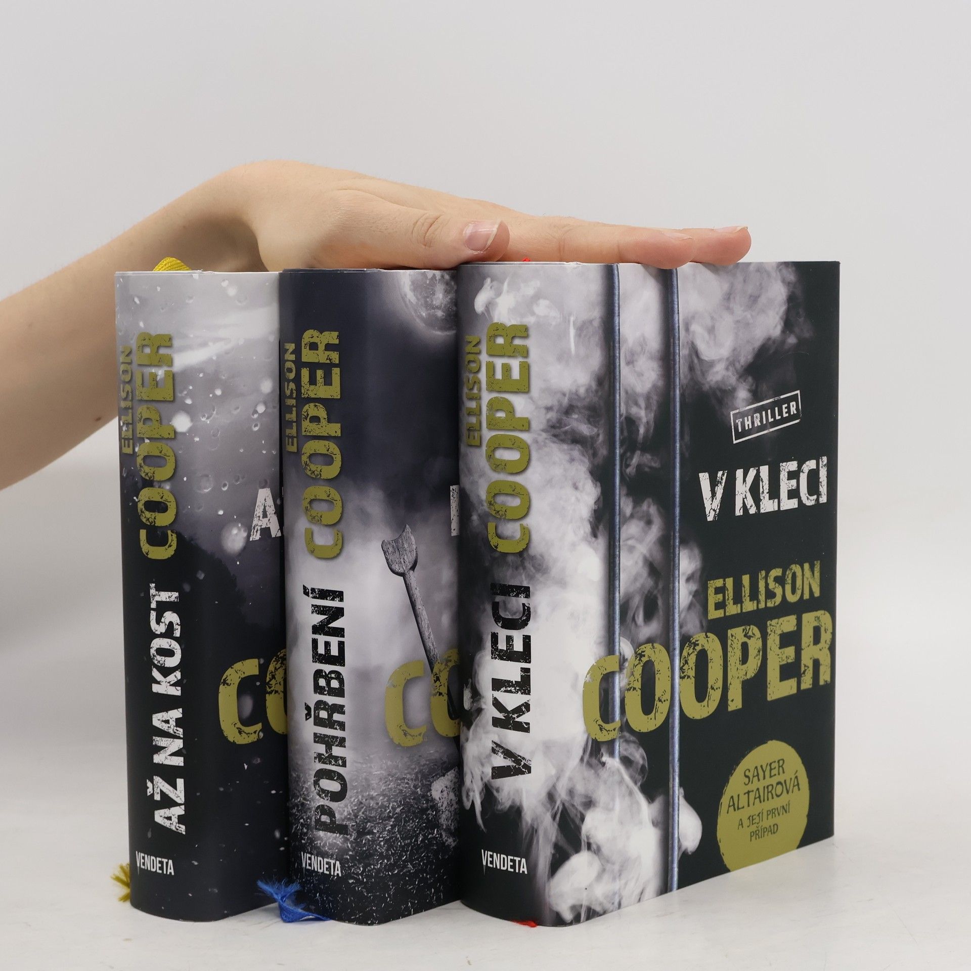 Ellison Cooper Sayer Altairová 1-3