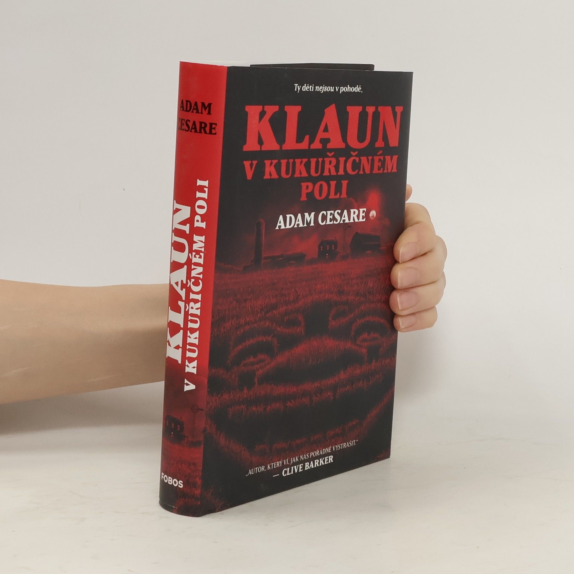 Adam Cesare Klaun v kukuřičném poli