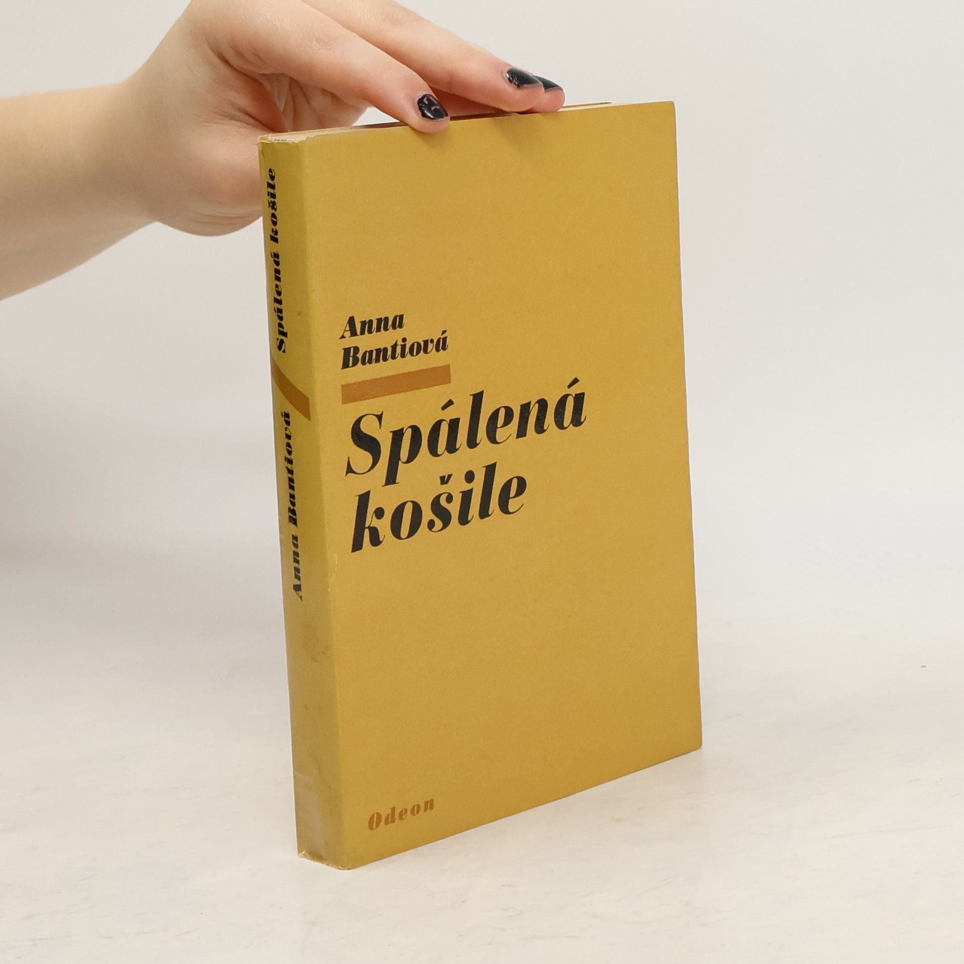 Anna Banti Spálená košile