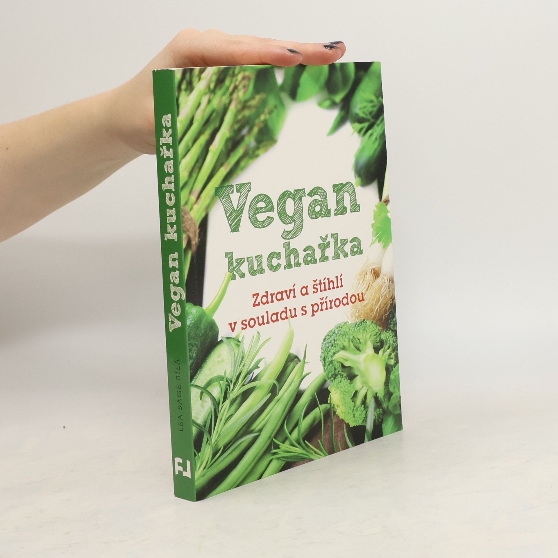 Lea Sage Bílá Vegan kuchařka: Zdraví a štíhlí v souladu s přírodou